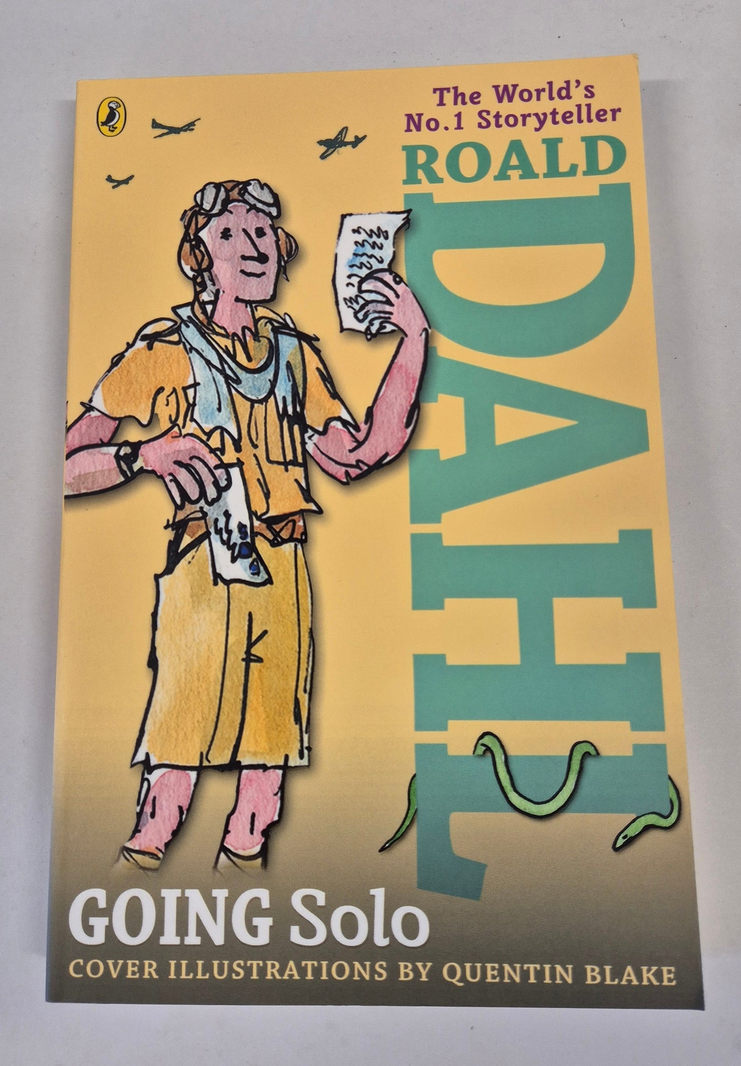 Going Solo (Roald Dahl's Autobiography #2) by Roald Dahl