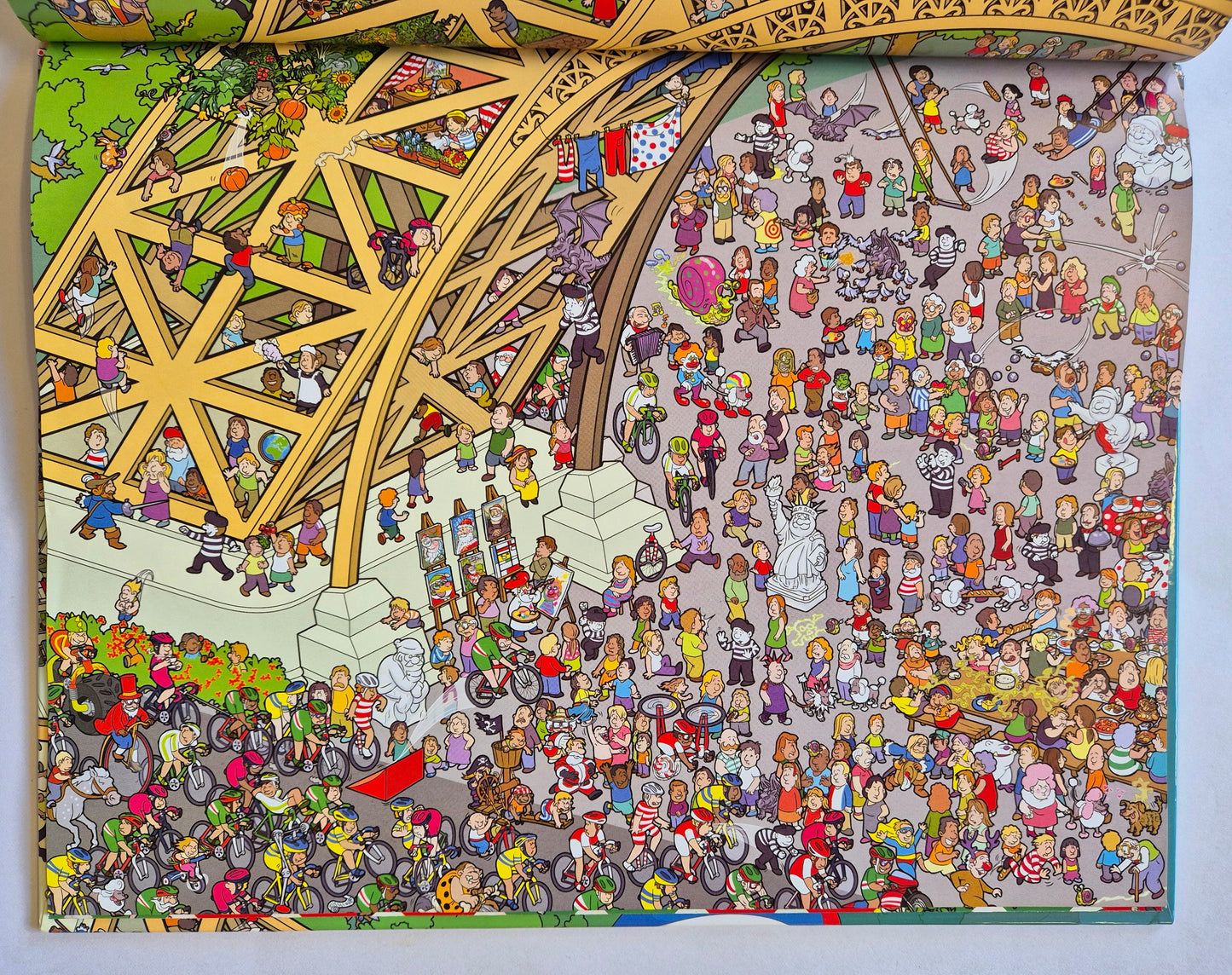 Where's Santa? Around the World: Now with over 800 things to spot! by Louis Shea