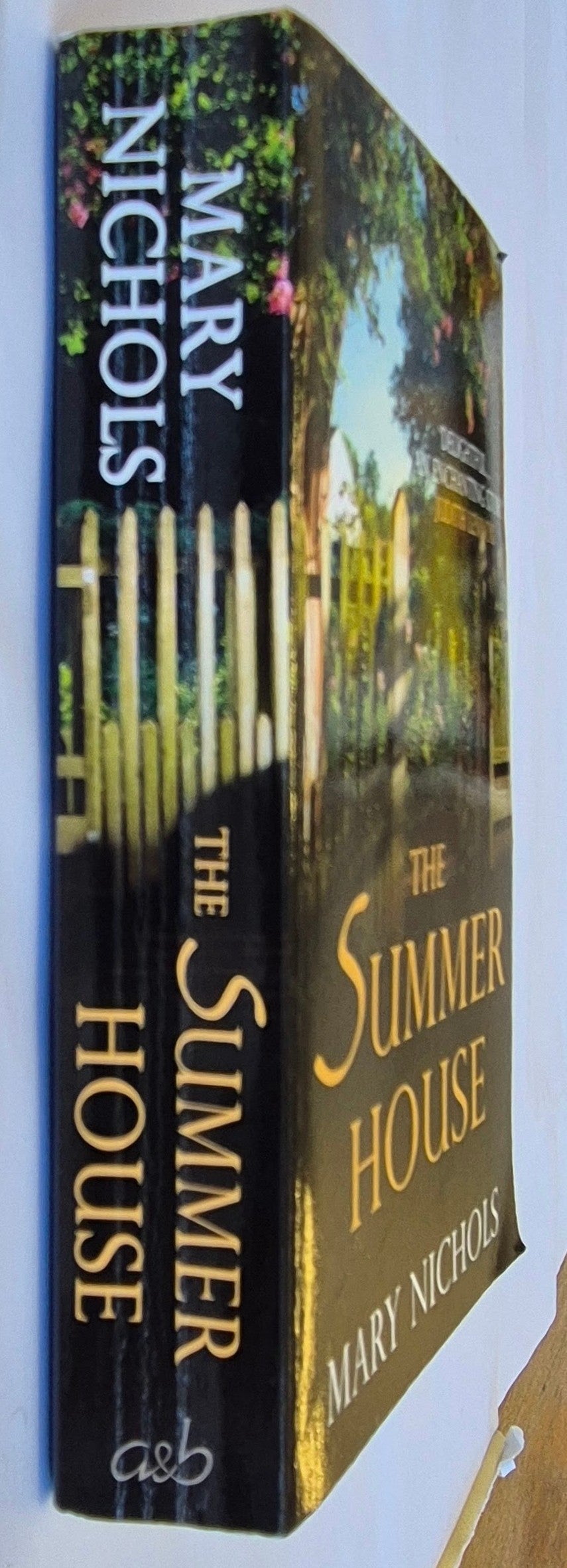 The Summer House by Mary Nichols