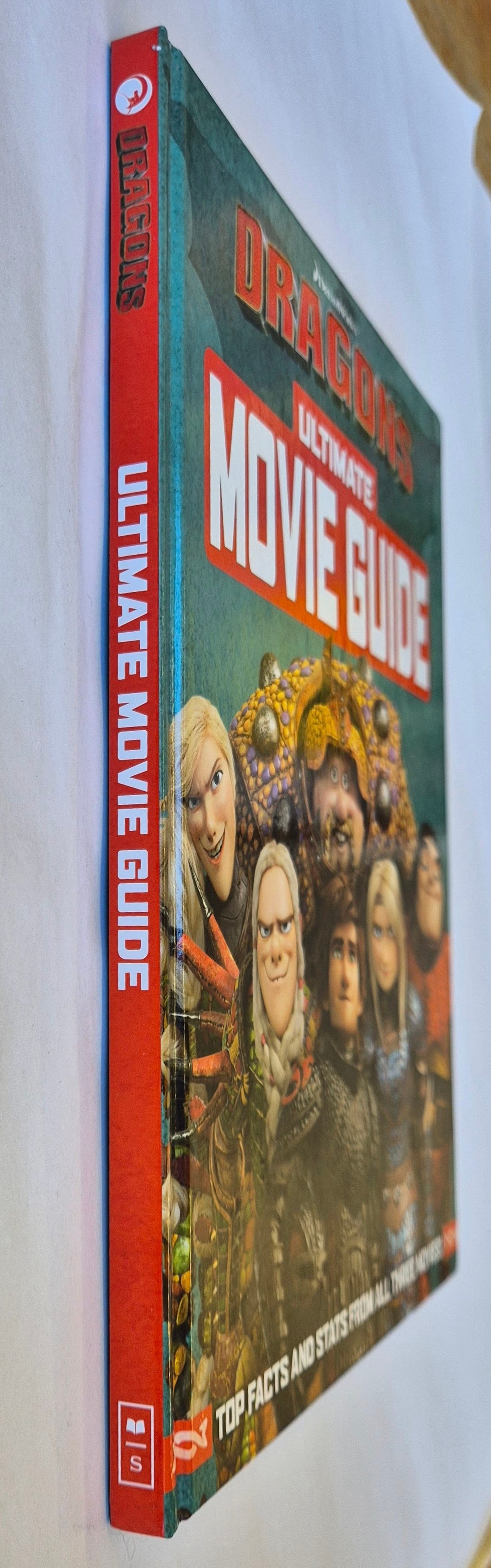 How to Train Your Dragon: The Hidden World – Ultimate Movie Guide (Scholastic)