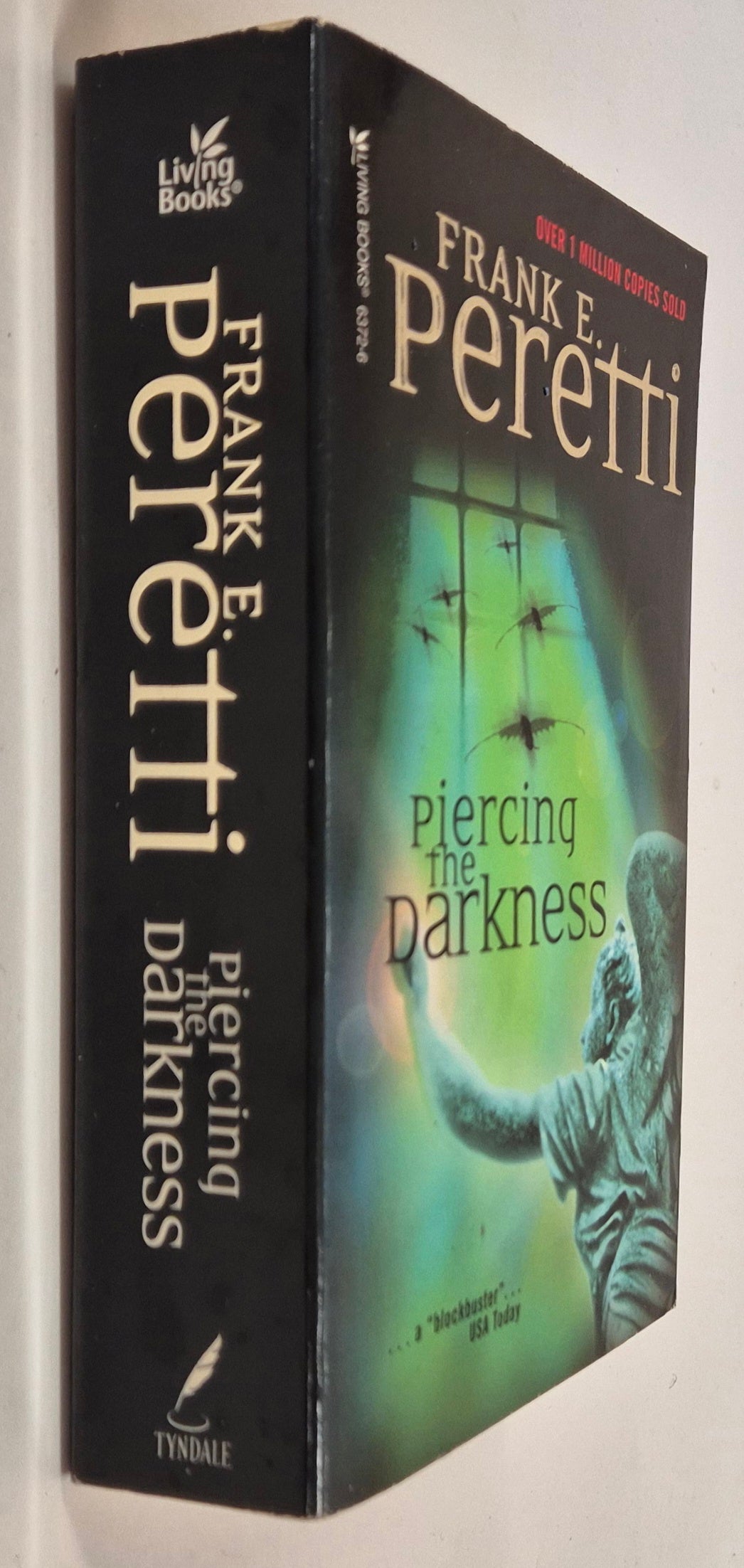 Piercing the Darkness (Darkness #2) by Frank E. Peretti