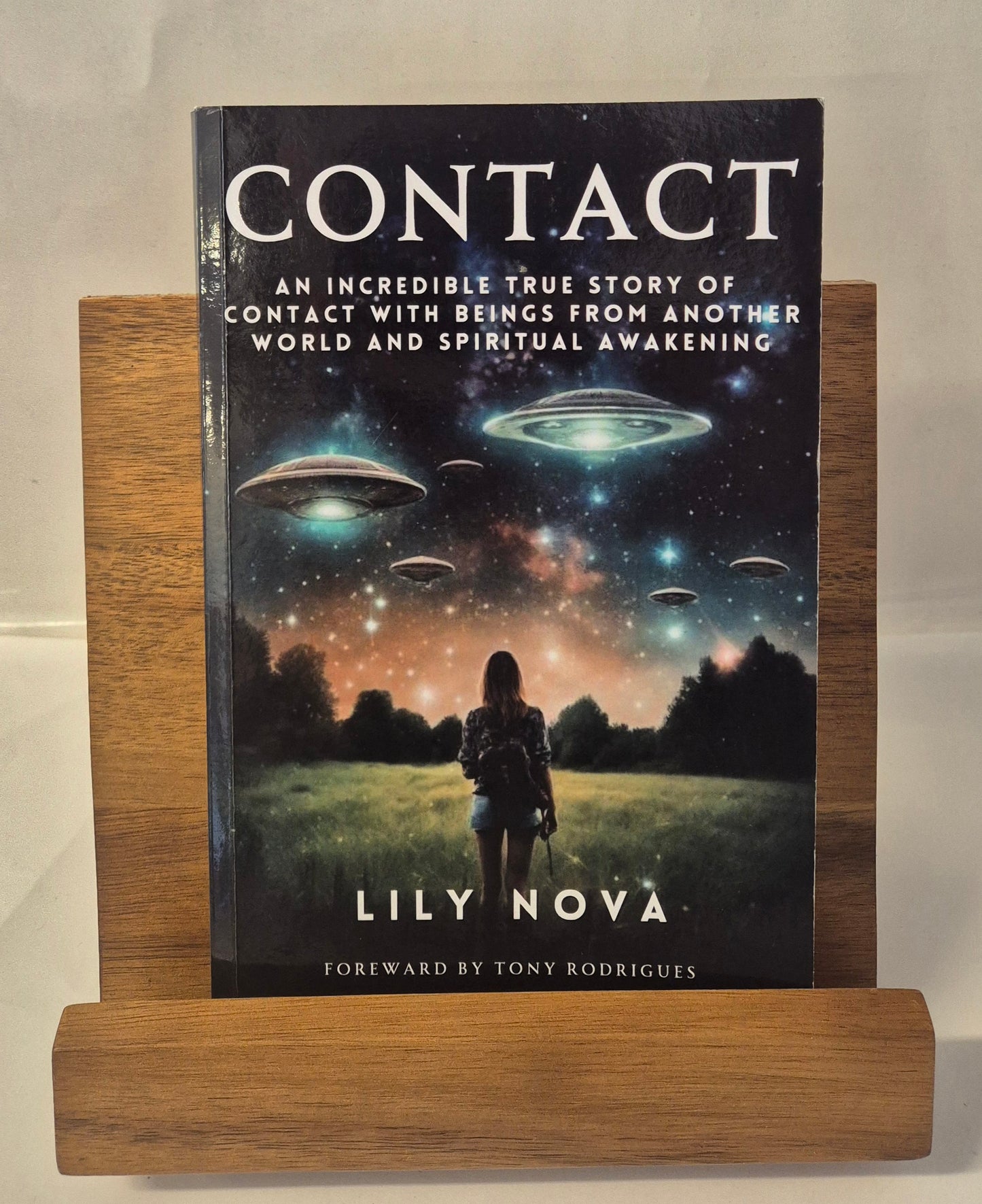 Contact: An Incredible True Story of Contact with Beings from Another World and Spiritual Awakening by Lily Nova