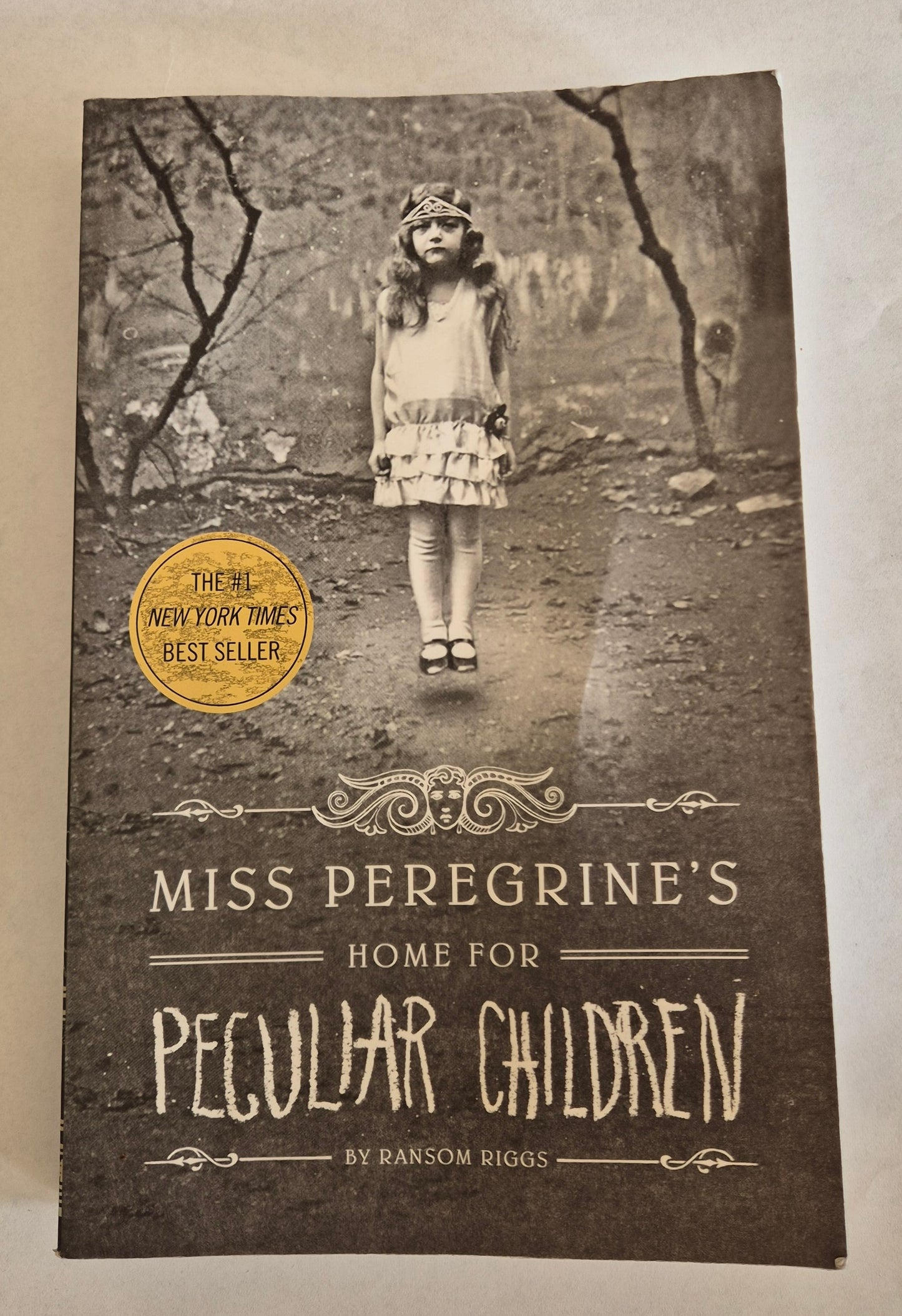 Miss Peregrine's Home For Peculiar Children (Miss Peregrine's Peculiar Children #1) by Ransom Riggs