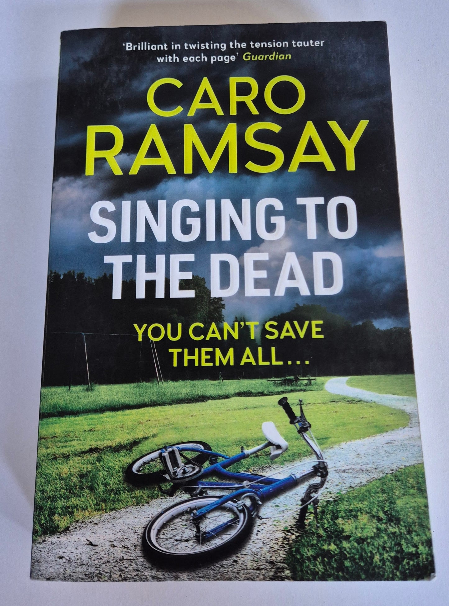 Singing to the Dead (Anderson & Costello #2) by Caro Ramsay