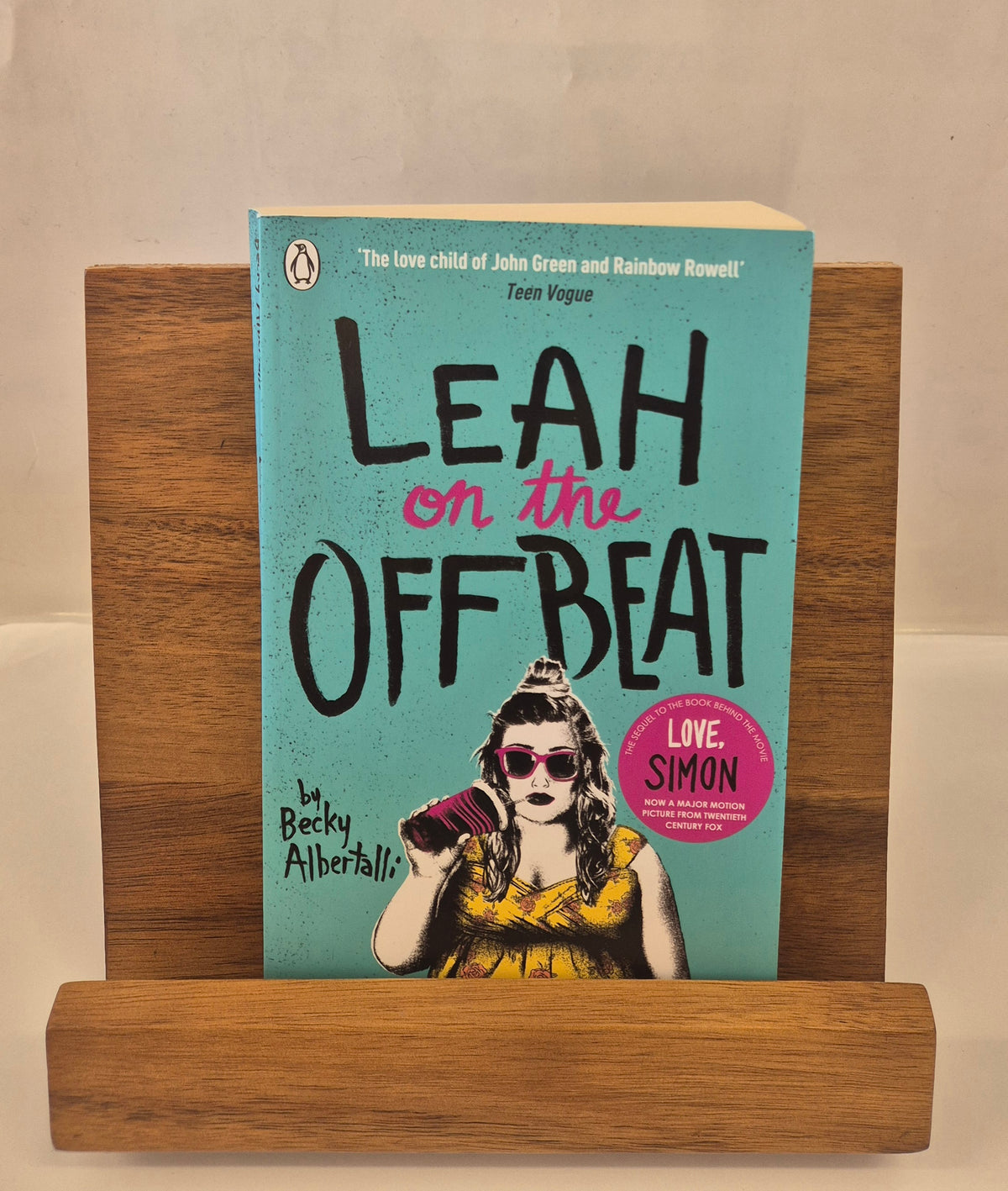 Leah on the Offbeat (Simonverse #3) by Becky Albertalli