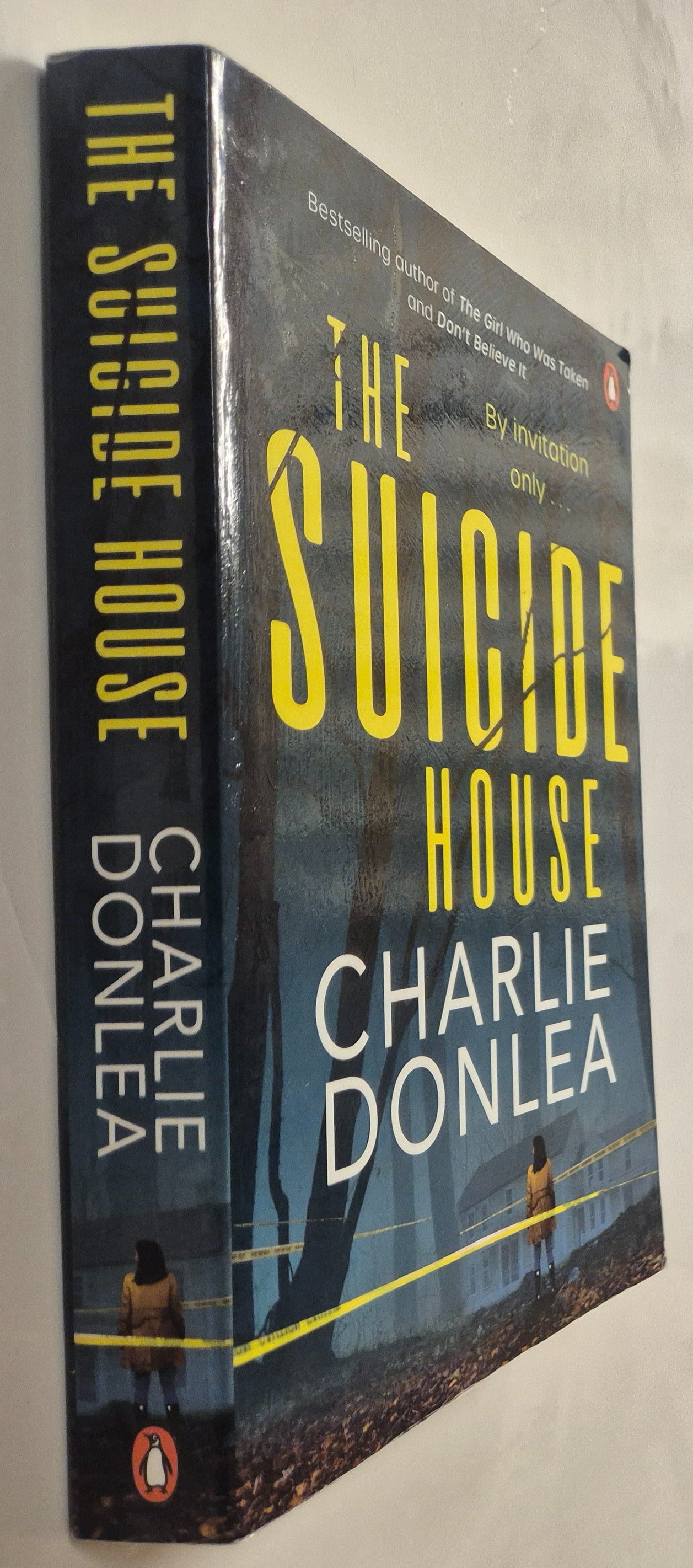 The Suicide House (Rory Moore/Lane Phillips #2) by Charlie Donlea