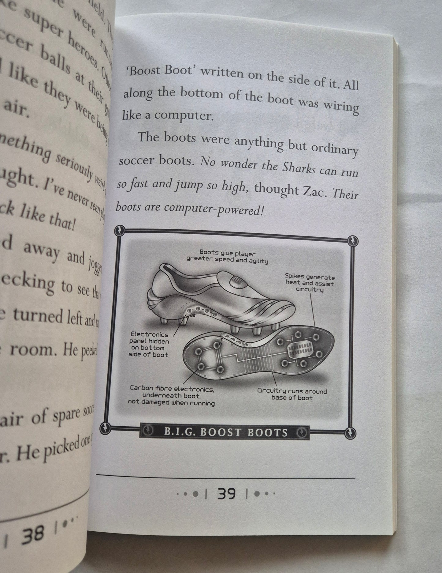 Foul Play (Zac Power: Classic #23) by H. I. Larry