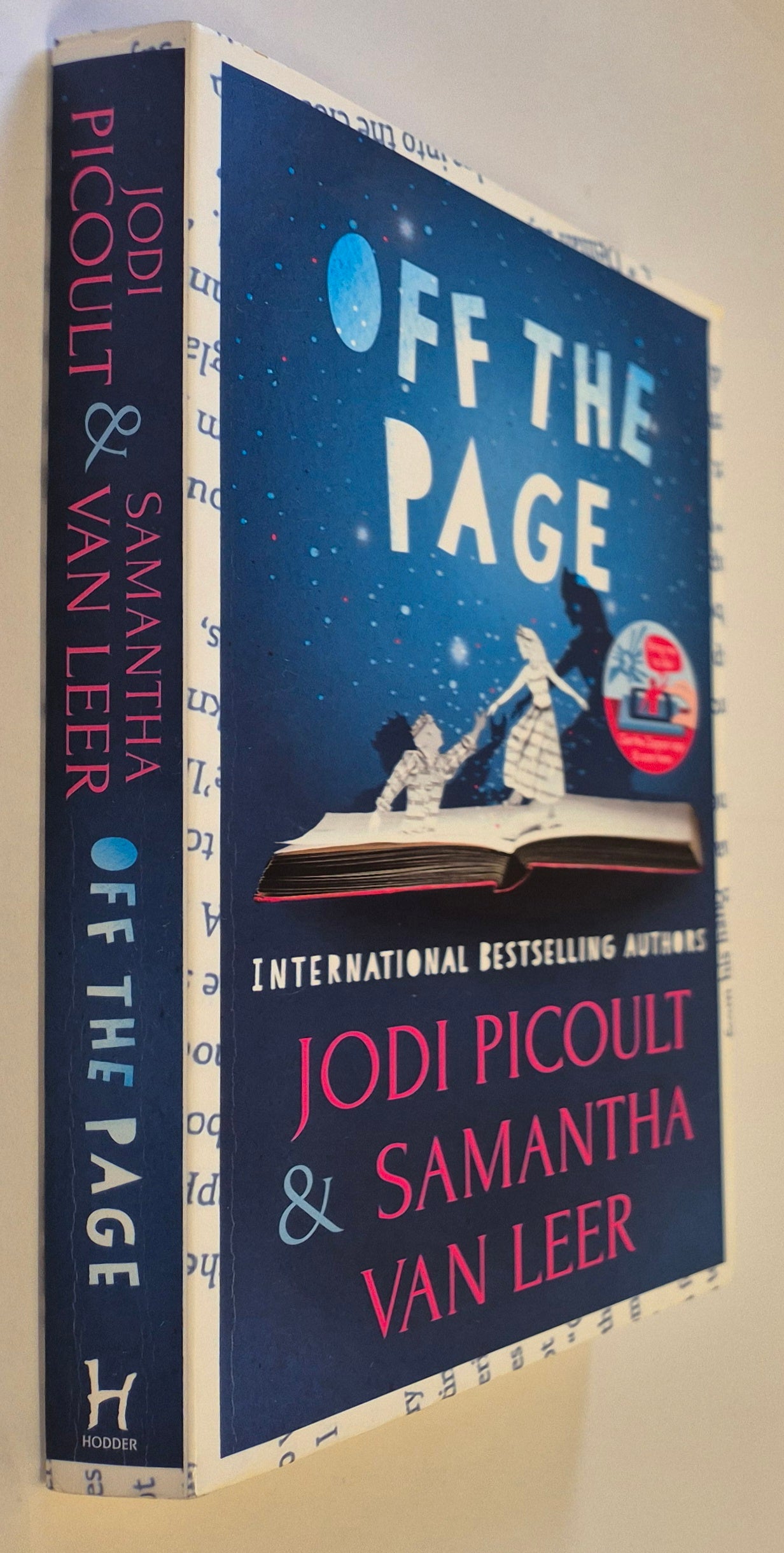 Off the Page (Between the Lines #2) by Jodi Picoult and Samantha van Leer