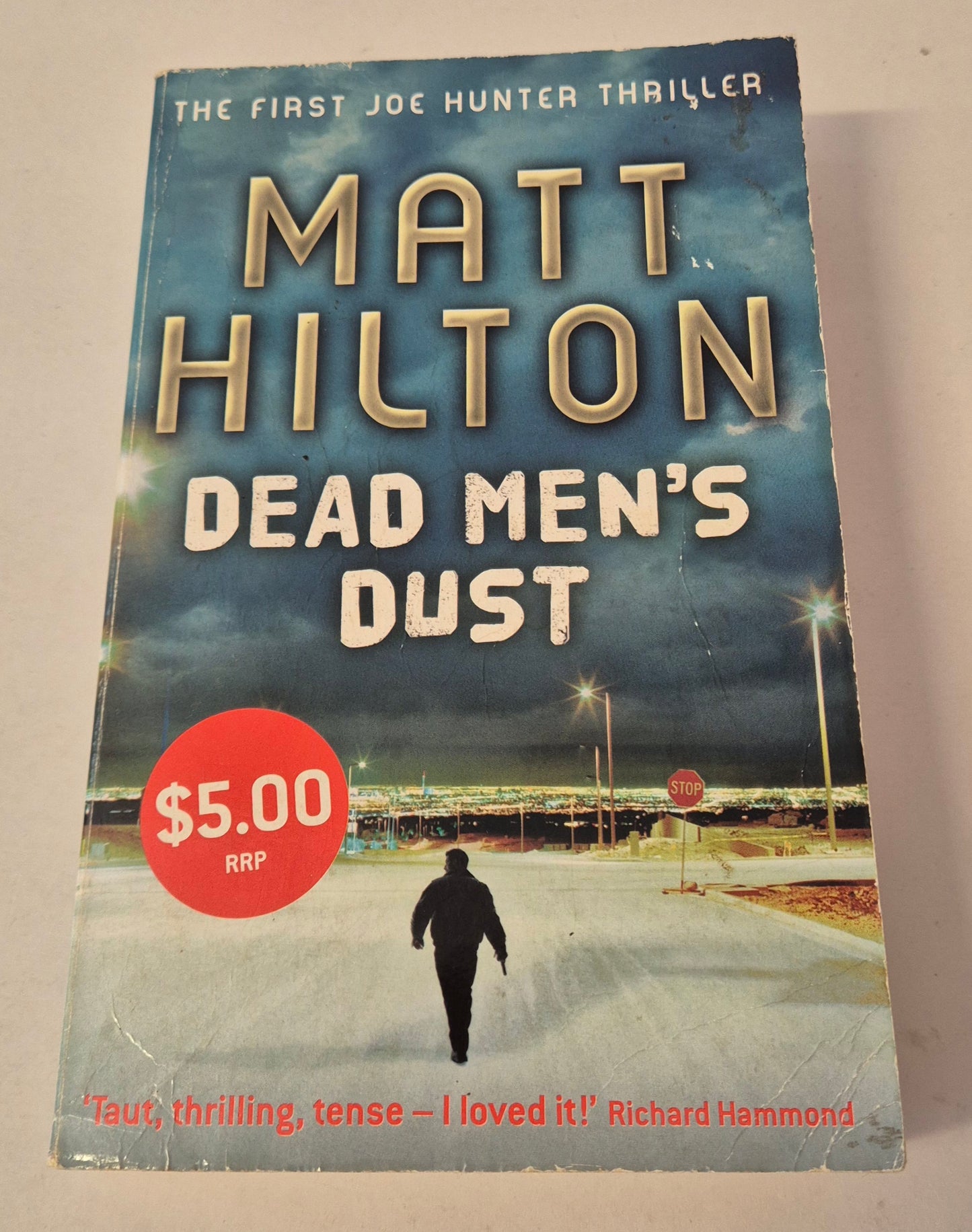 Dead Men's Dust (Joe Hunter #1) by Matt Hilton