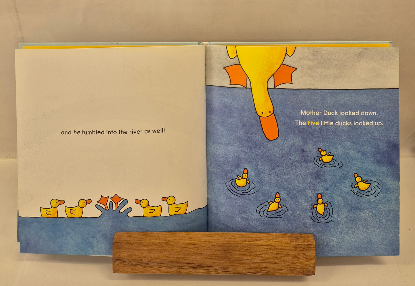 Duck's Away by Mem Fox