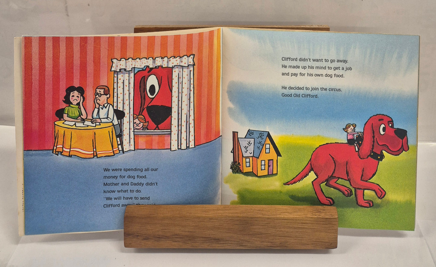 Clifford Gets A Job (Clifford the Big Red Dog) by Norman Bridwell