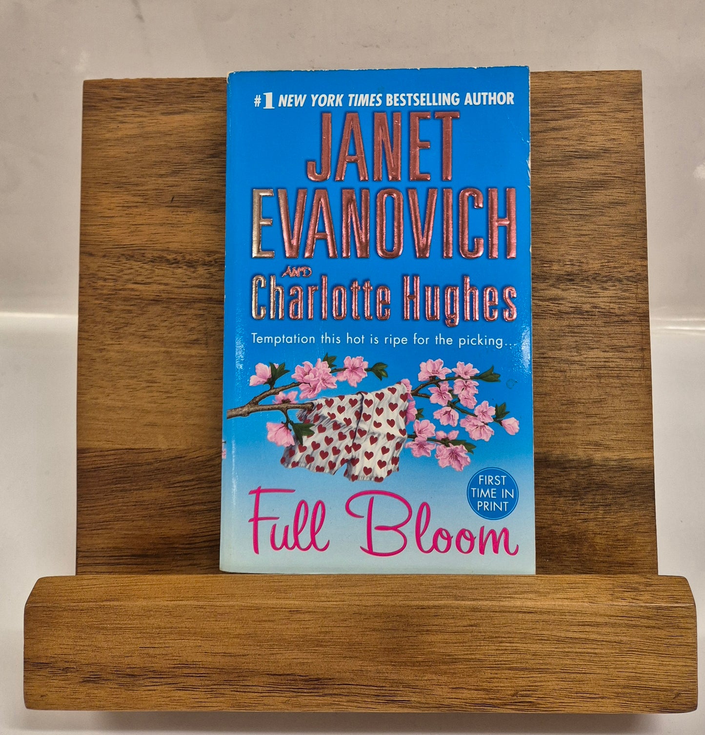 Full Bloom (Full #5) by Janet Evanovich and Charlotte Hughes