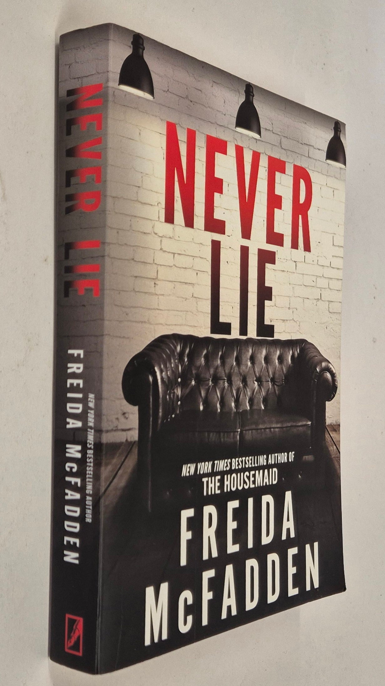 Never Lie by Freida McFadden