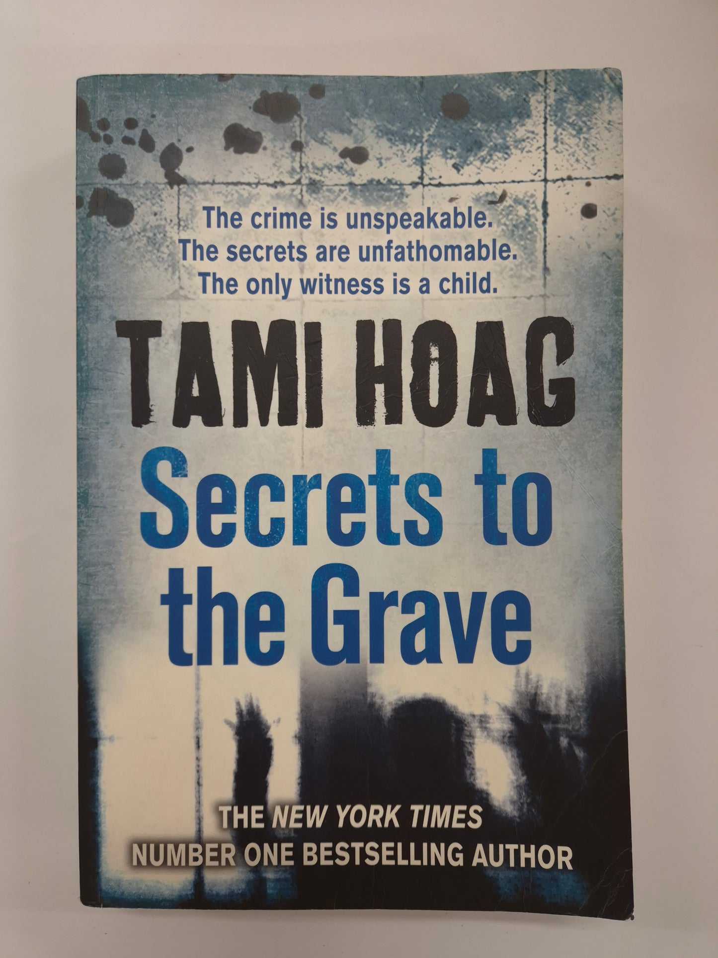 Secrets to the Grave (Oak Knoll #2) by Tami Hoag