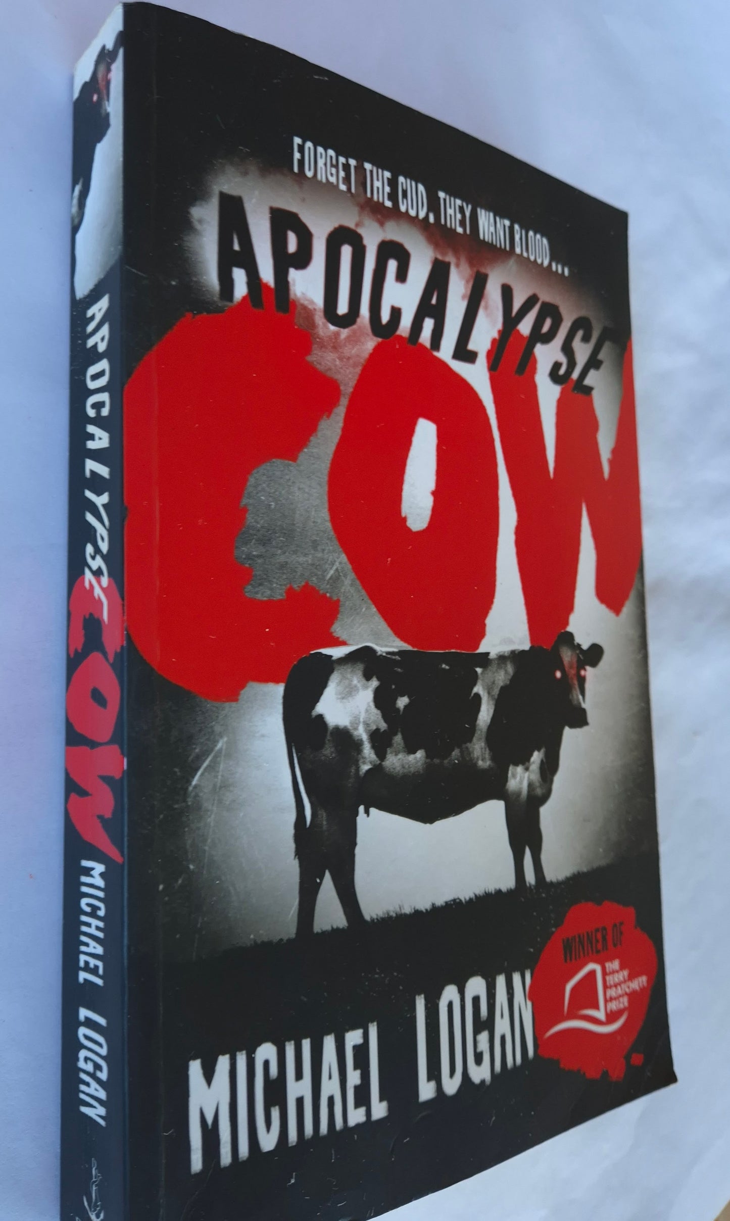 Apocalypse Cow (Apocalypse Cow #1) by Michael Logan