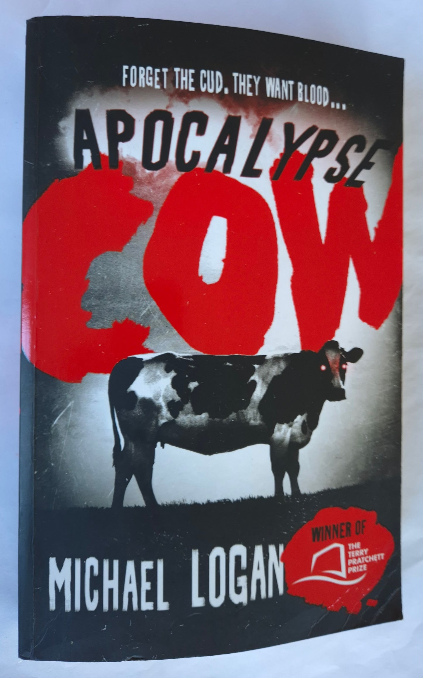 Apocalypse Cow (Apocalypse Cow #1) by Michael Logan