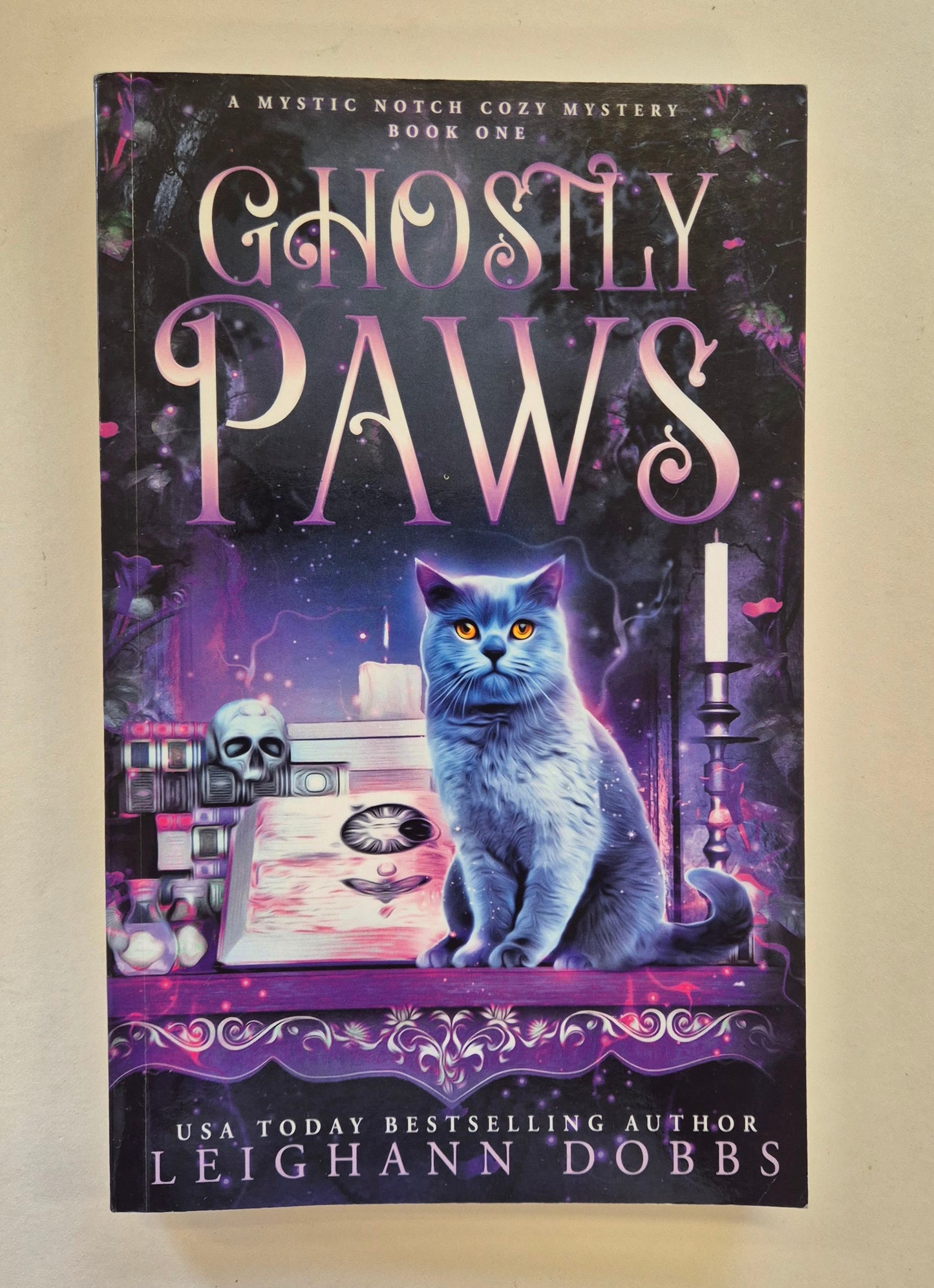 Ghostly Paws (Mystic Notch #1) by Leighann Dobbs