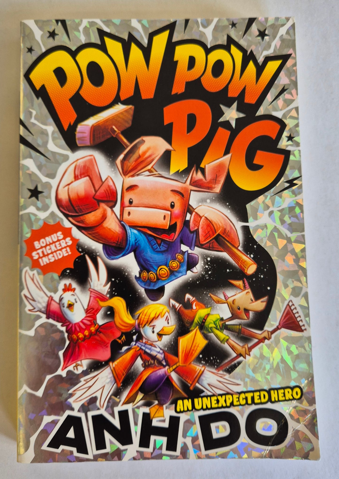 Pow Pow Pig: An Unexpected Hero (Pow Pow Pig #1) by Anh Do