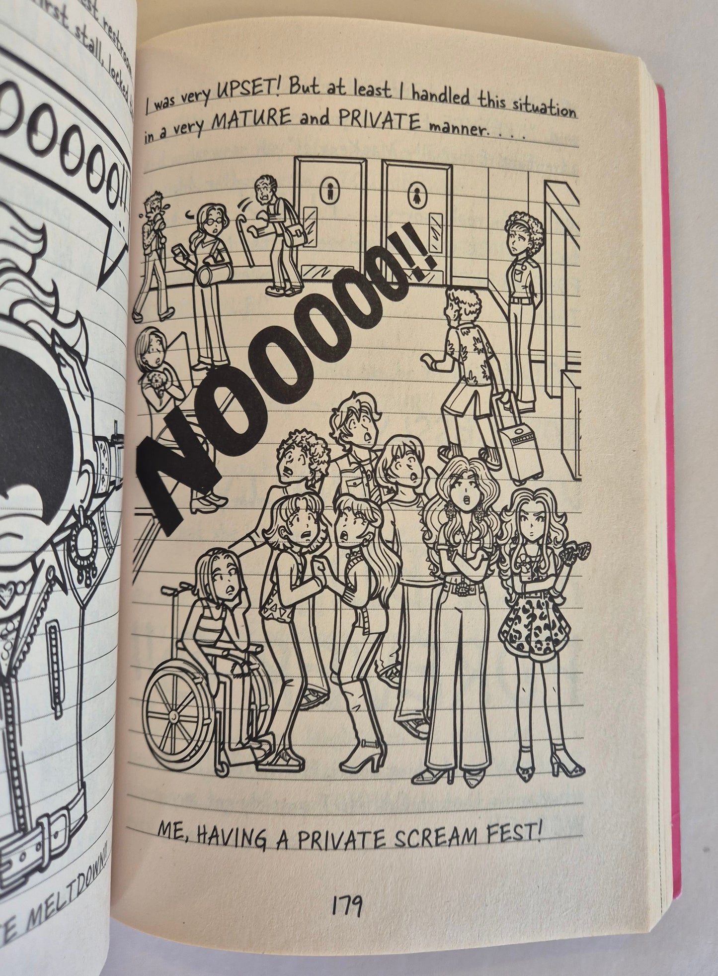 Spectacular Superstar (Dork Diaries #14) by Rachel Renee Russell