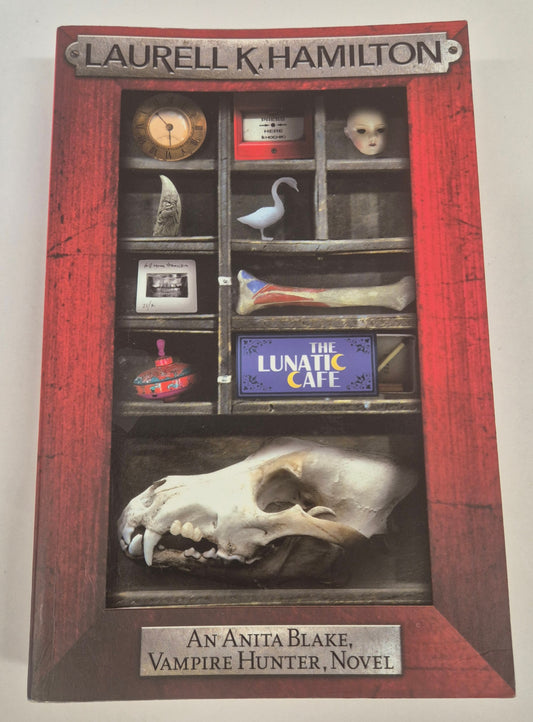 The Lunatic Cafe (Anita Blake Vampire Hunter #4) by Laurell K. Hamilton