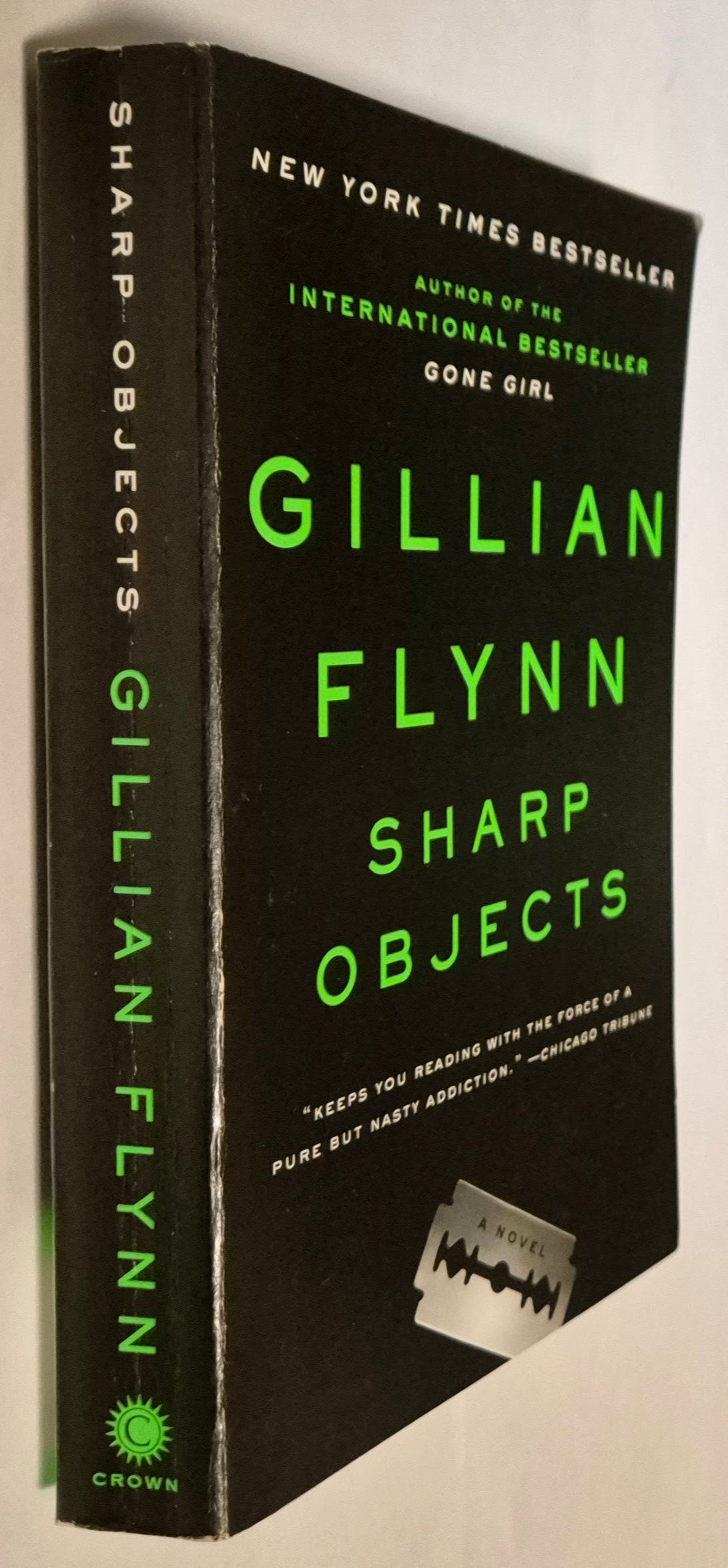Sharp Objects by Gillian Flynn