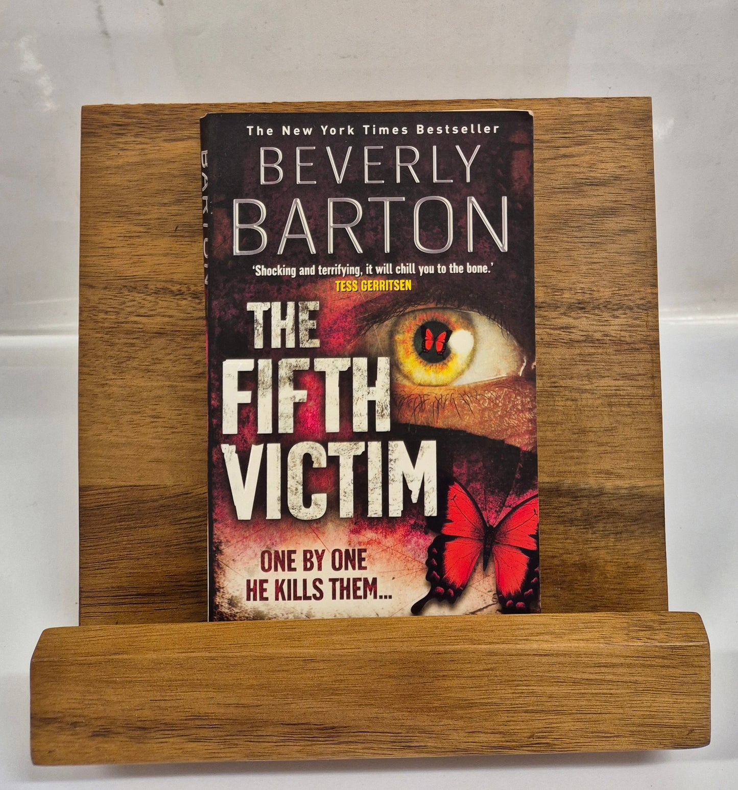 The Fifth Victim (Cherokee Pointe Trilogy #1) by Beverly Barton