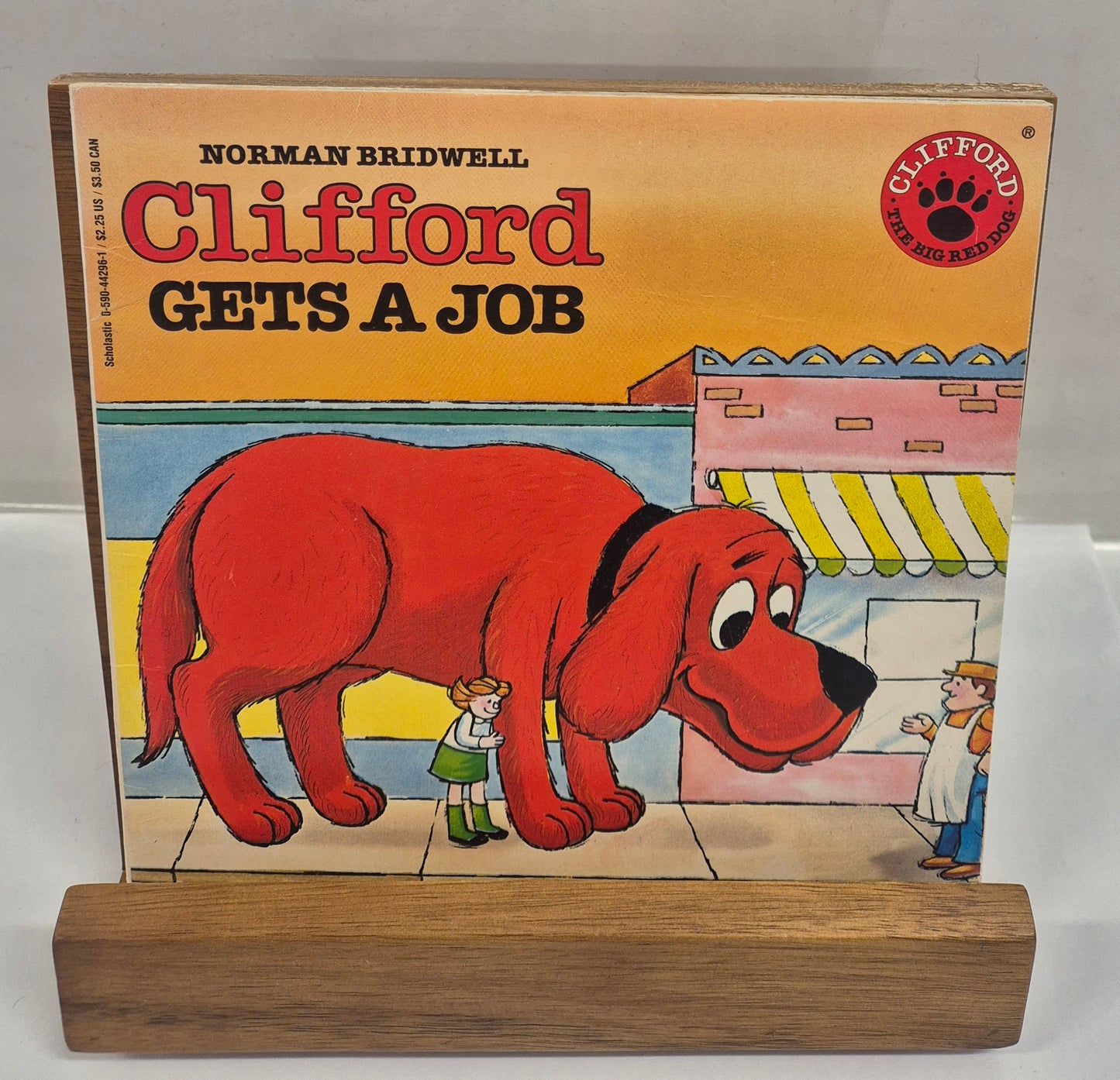 Clifford Gets A Job (Clifford the Big Red Dog) by Norman Bridwell
