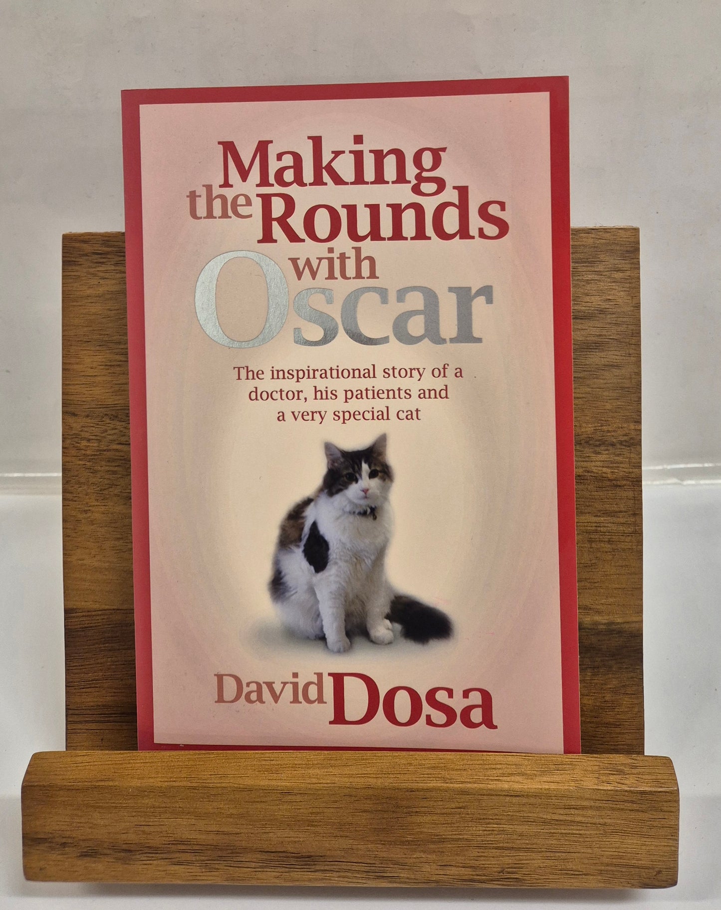 Making the Rounds with Oscar: The Inspirational Story of a Doctor, His Patients and a Very Special Cat by David Dosa