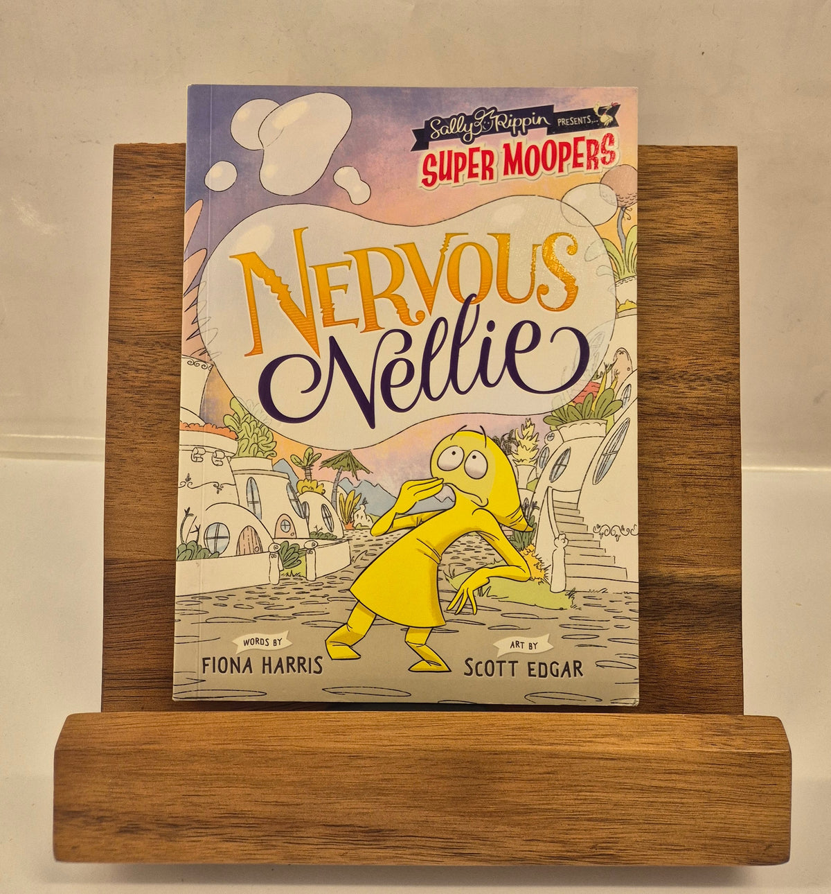 Sally Rippin Presents: Super Moopers Nervous Nellie by Fiona Harris