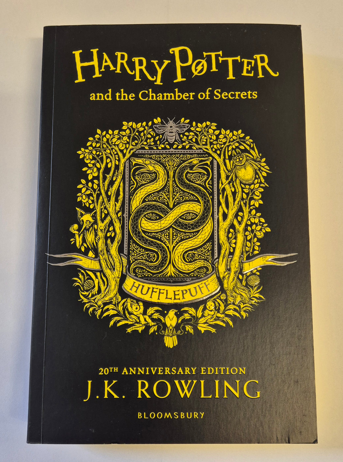 Harry Potter and the Chamber of Secrets (Harry Potter #2) (Hufflepuff Edition) by J. K. Rowling