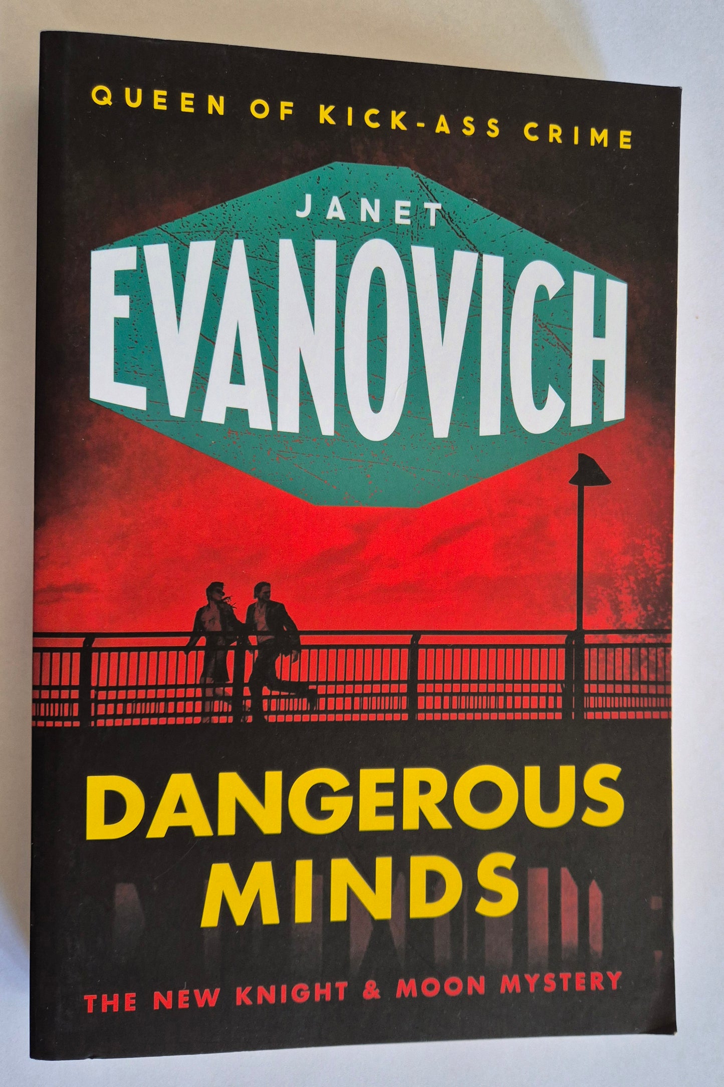 Dangerous Minds (Knight and Moon #2) by Janet Evanovich