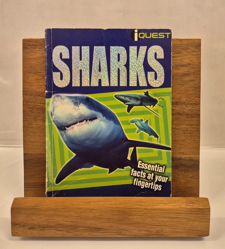 Sharks: Essential Facts at Your Fingertips (iQUEST) by Simon Mugford