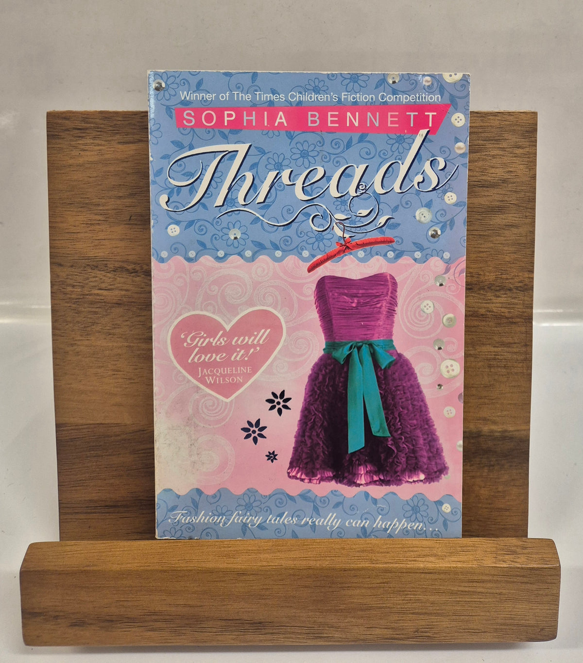 Threads (Threads Trilogy #1) by Sophia Bennett