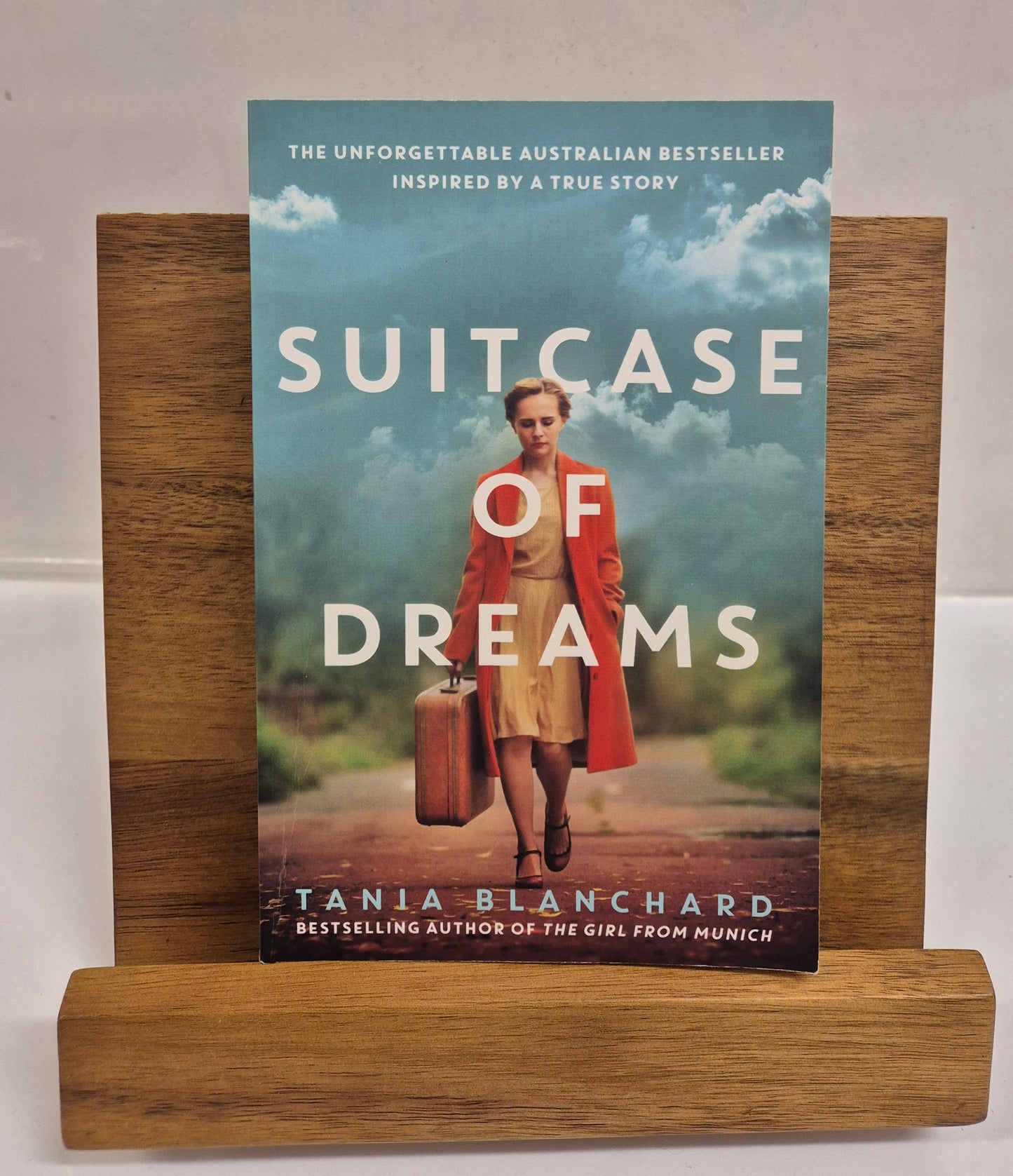 Suitcase of Dreams (The Girl from Munich #2) by Tania Blanchard