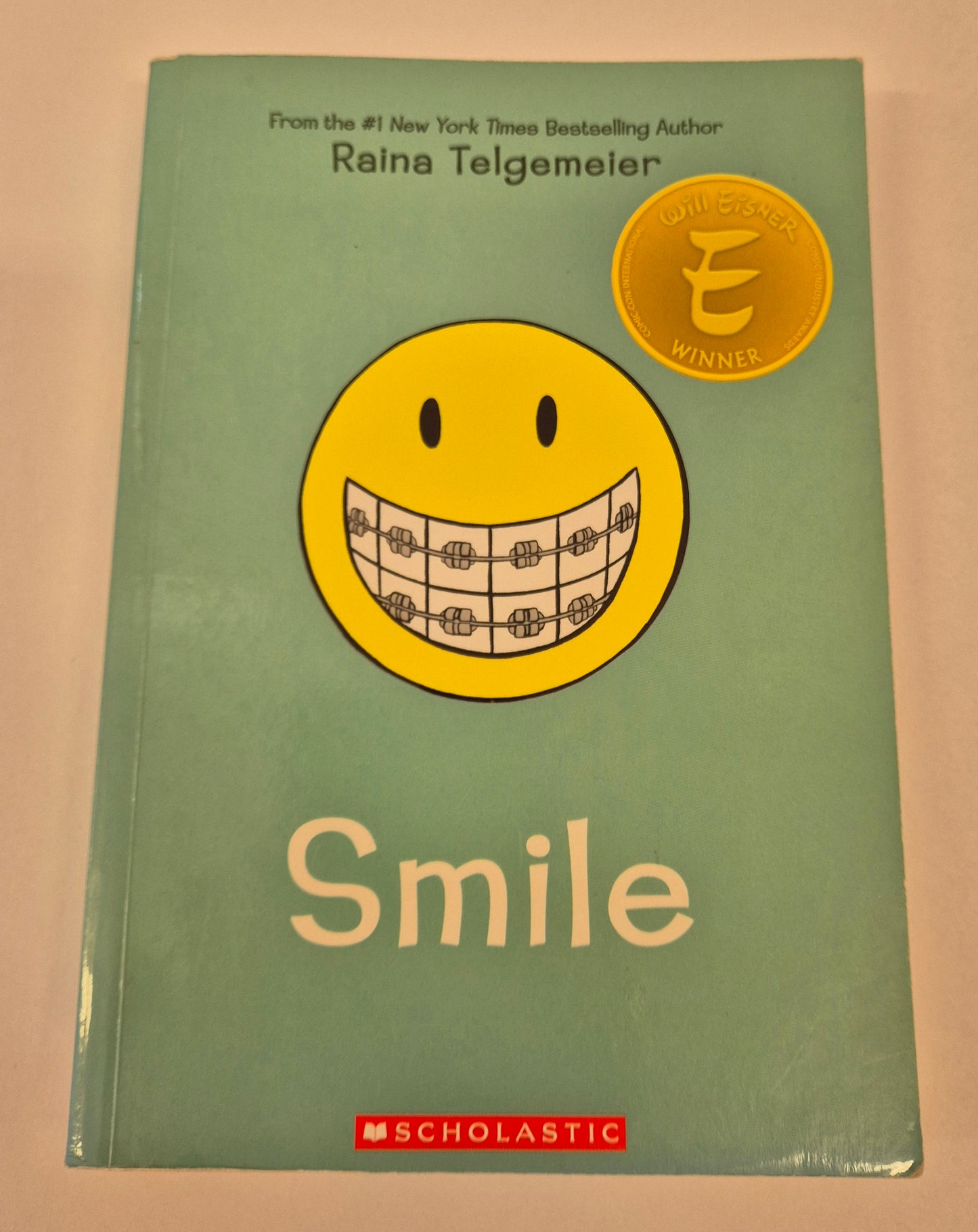 Smile (Smile #1) by Raina Telgemeier