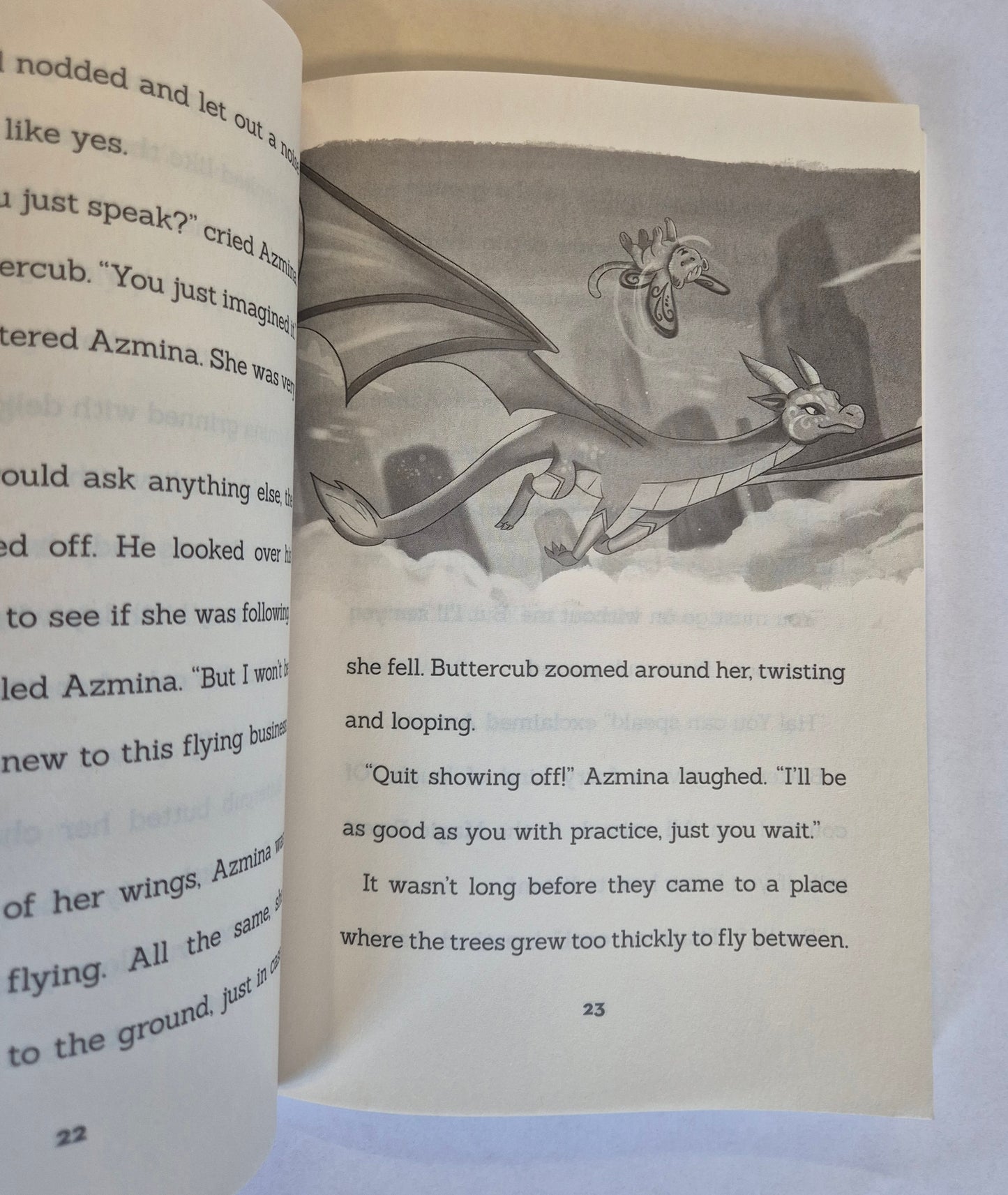 Azmina the Gold Glitter Dragon (Dragon Girls #1) by Maddy Mara