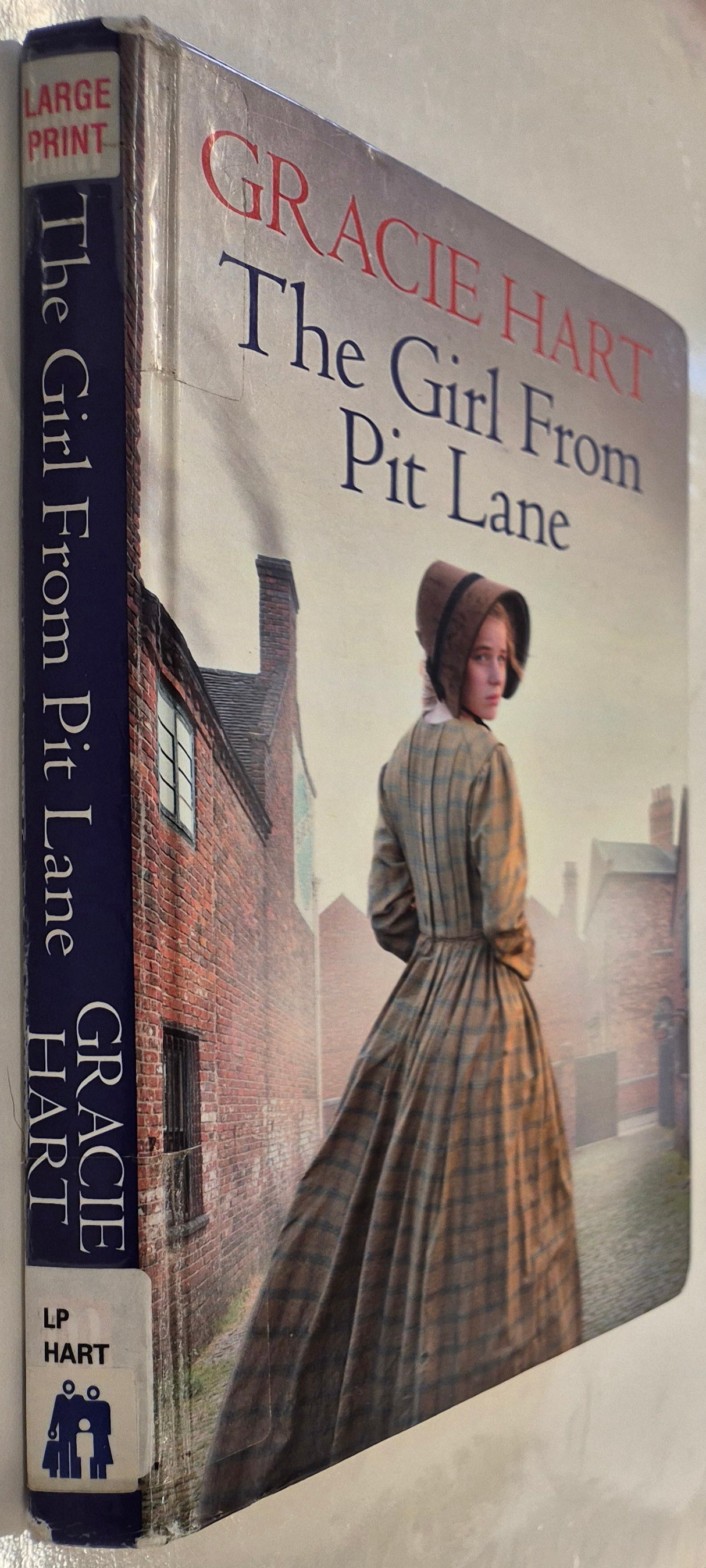 The Girl From Pit Lane by Gracie Hart (Large Print)