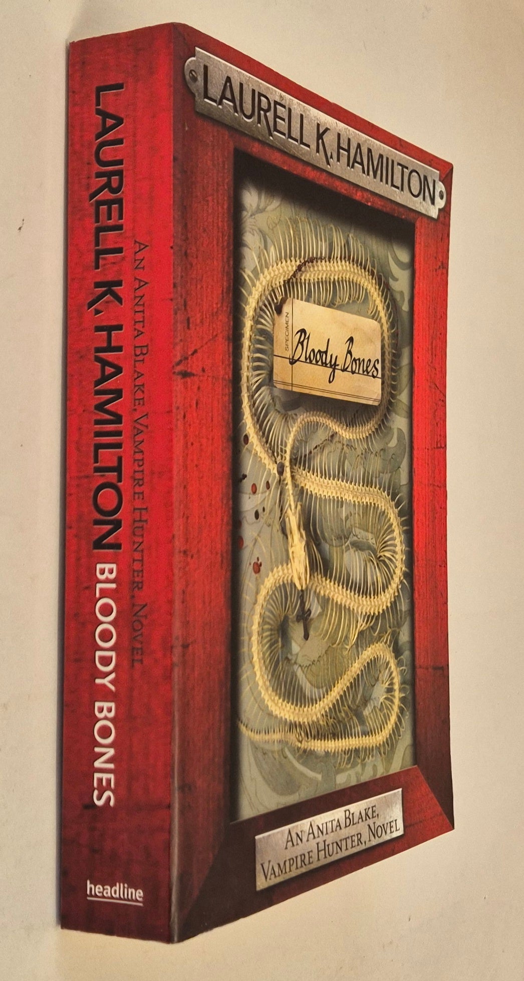 Bloody Bones (Anita Blake Vampire Hunter #5) by Laurell K. Hamilton