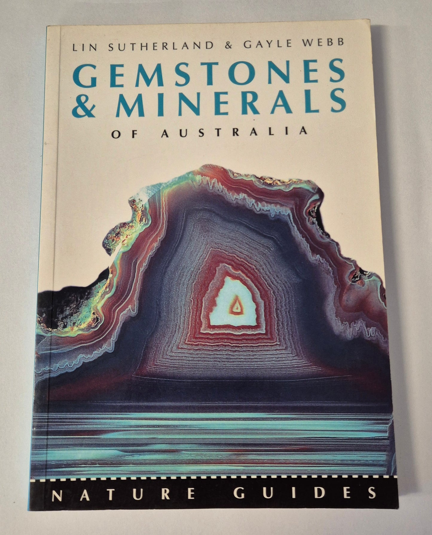 Gemstones & Minerals of Australia by Lin Sutherland & Gayle Webb