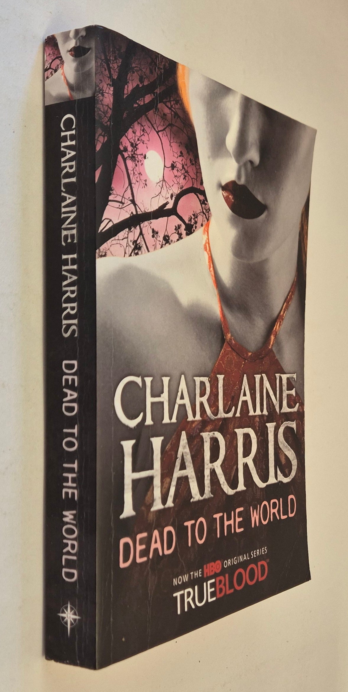 Dead to the World (Sookie Stackhouse #4) by Charlaine Harris