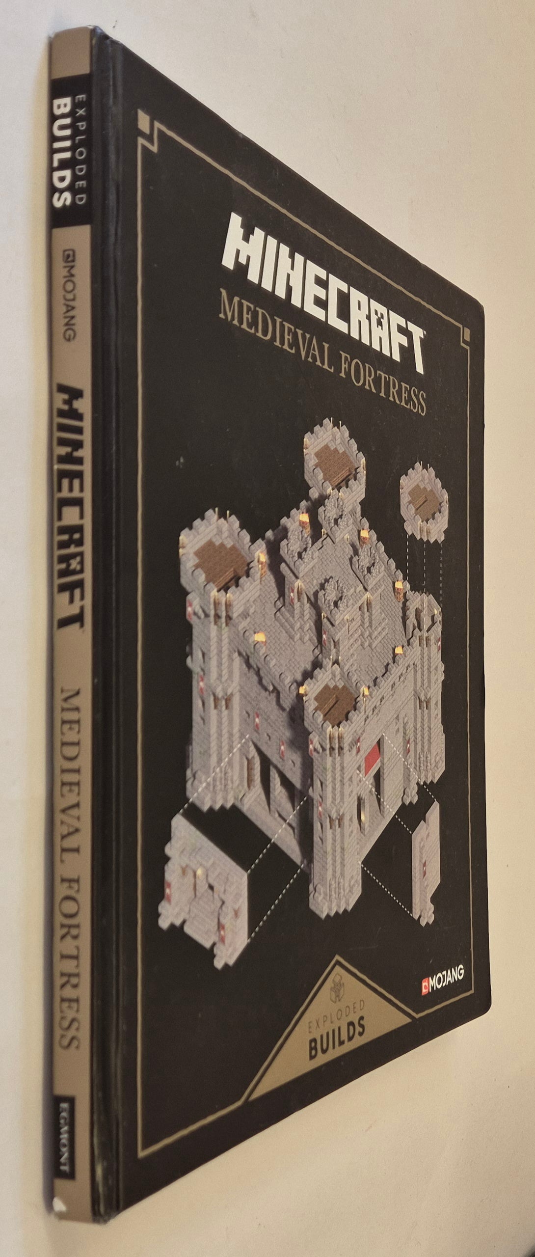 Minecraft: Medieval Fortress: Exploded Builds