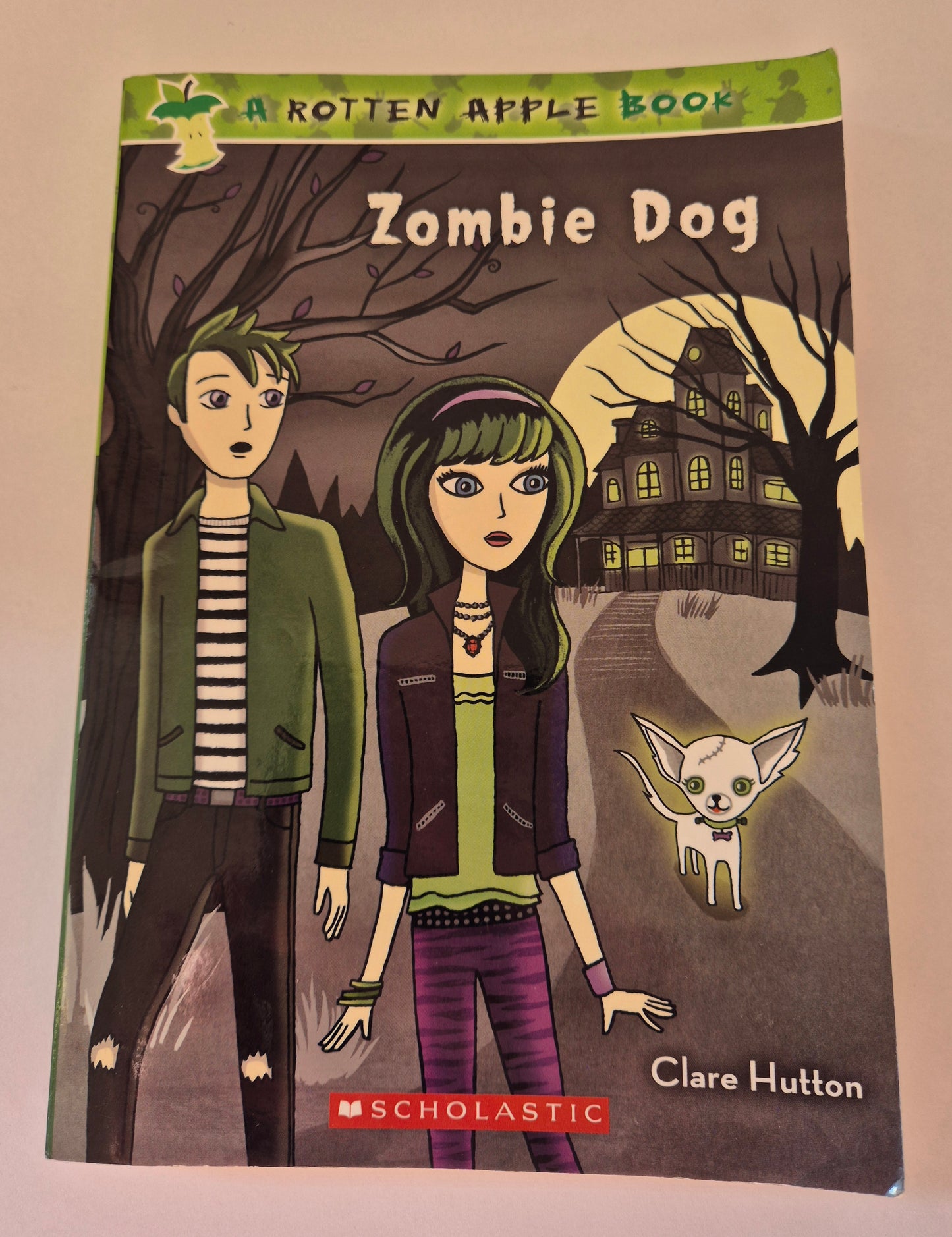 Zombie Dog (Rotten Apple #2) by Clare Hutton