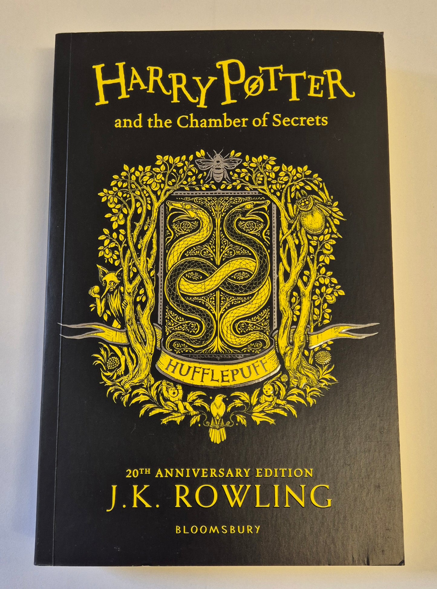Harry Potter and the Chamber of Secrets (Harry Potter #2) (Hufflepuff Edition) by J. K. Rowling