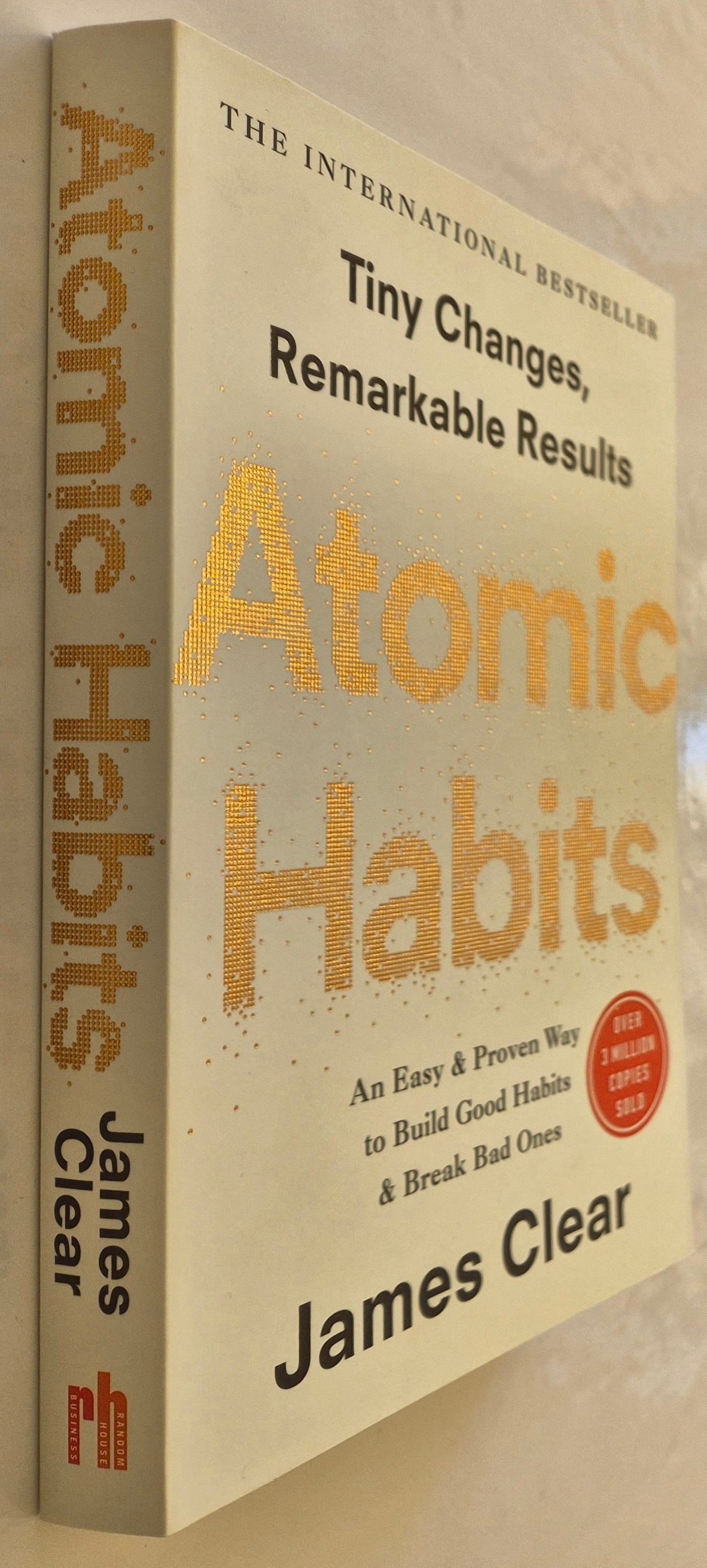 Atomic Habits: Tiny Changes, Remarkable Results by James Clear