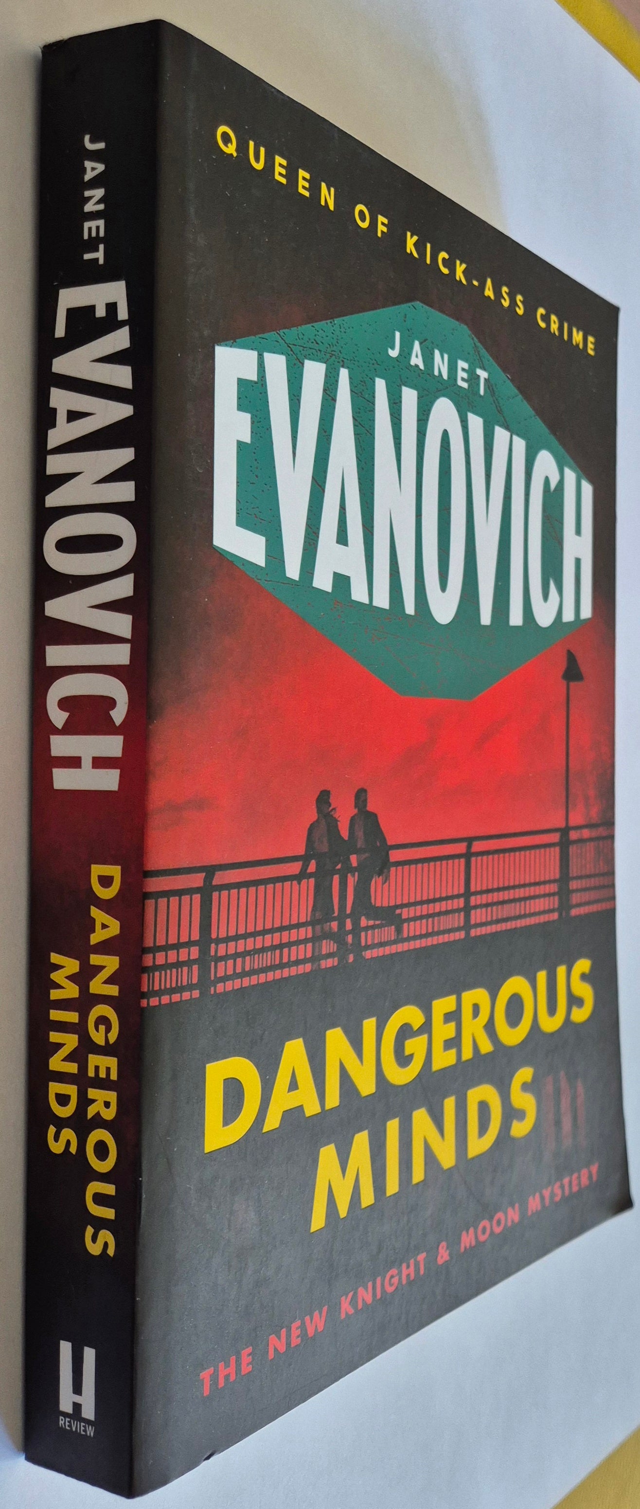 Dangerous Minds (Knight and Moon #2) by Janet Evanovich