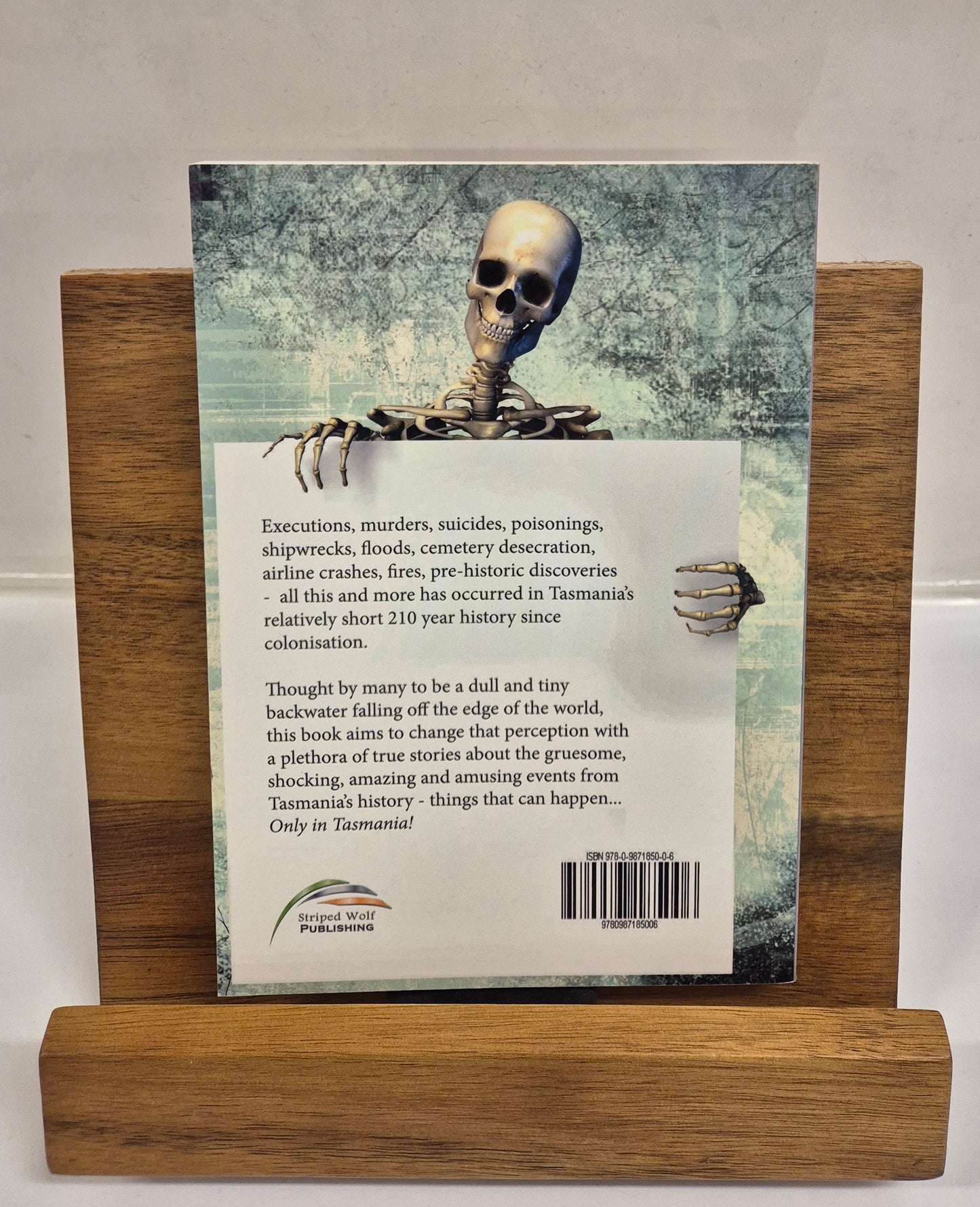 Only in Tasmania: A Collection of Amusing, Macabre and Truly Shocking Stories from Tasmania's Past by Sandra Huett