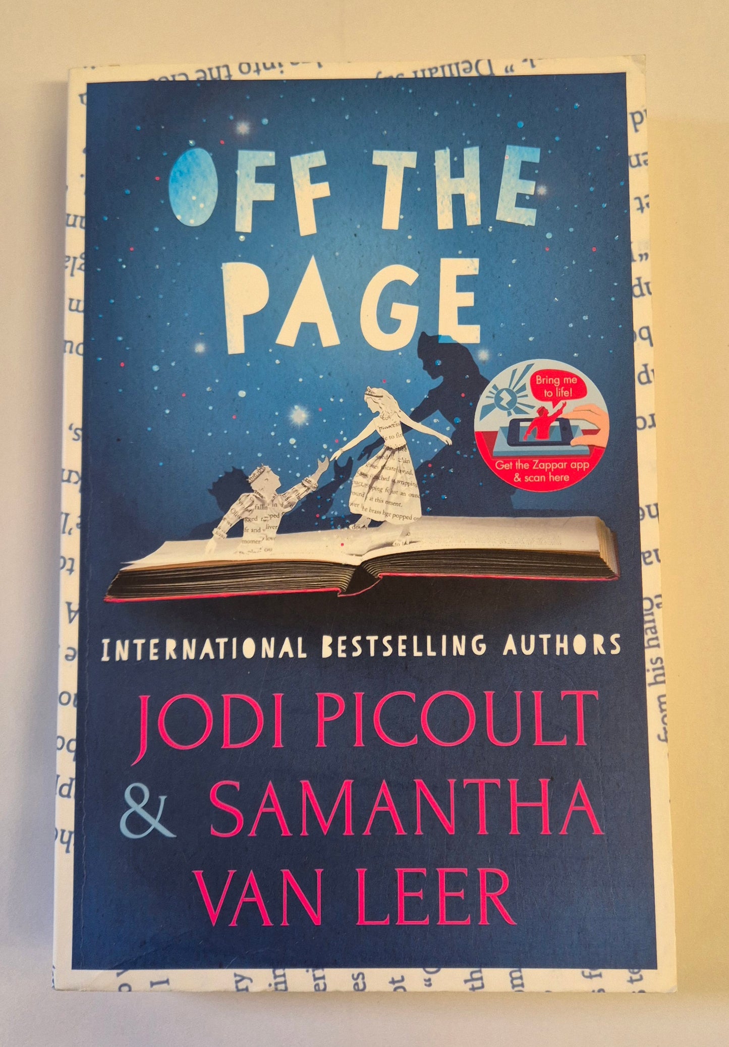 Off the Page (Between the Lines #2) by Jodi Picoult and Samantha van Leer