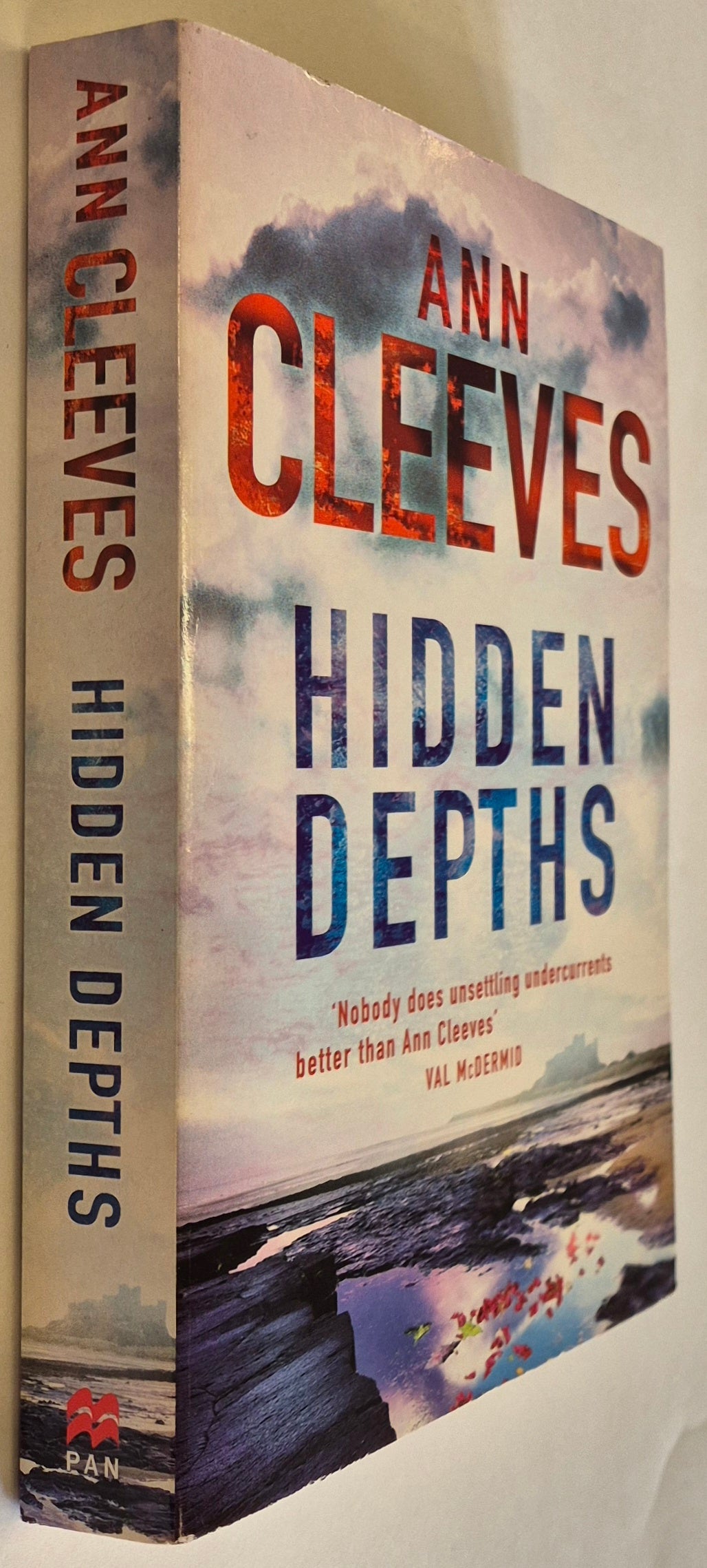 Hidden Depths (Vera Stanhope #3) by Ann Cleeves