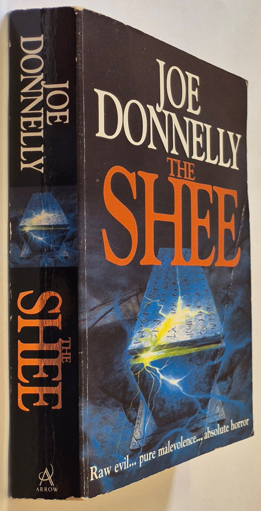 The Shee by Joe Donnelly