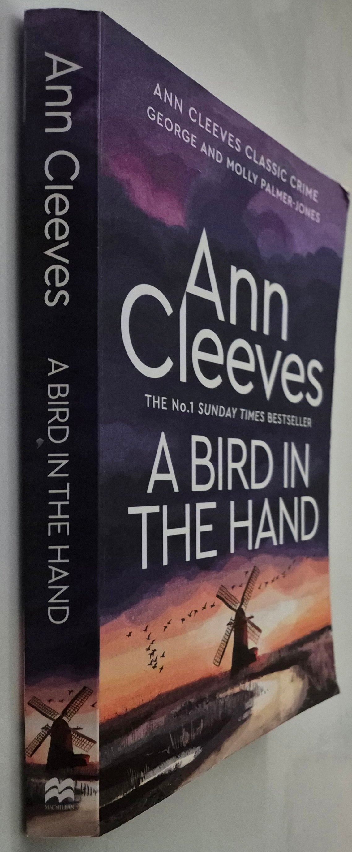 A Bird in the Hand (George & Molly Palmer-Jones #1) by Ann Cleeves